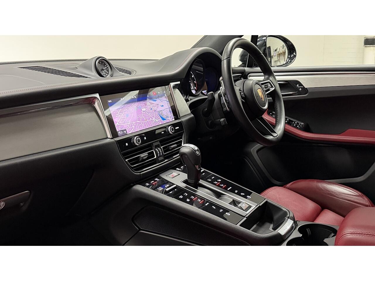 Porsche Macan view 24