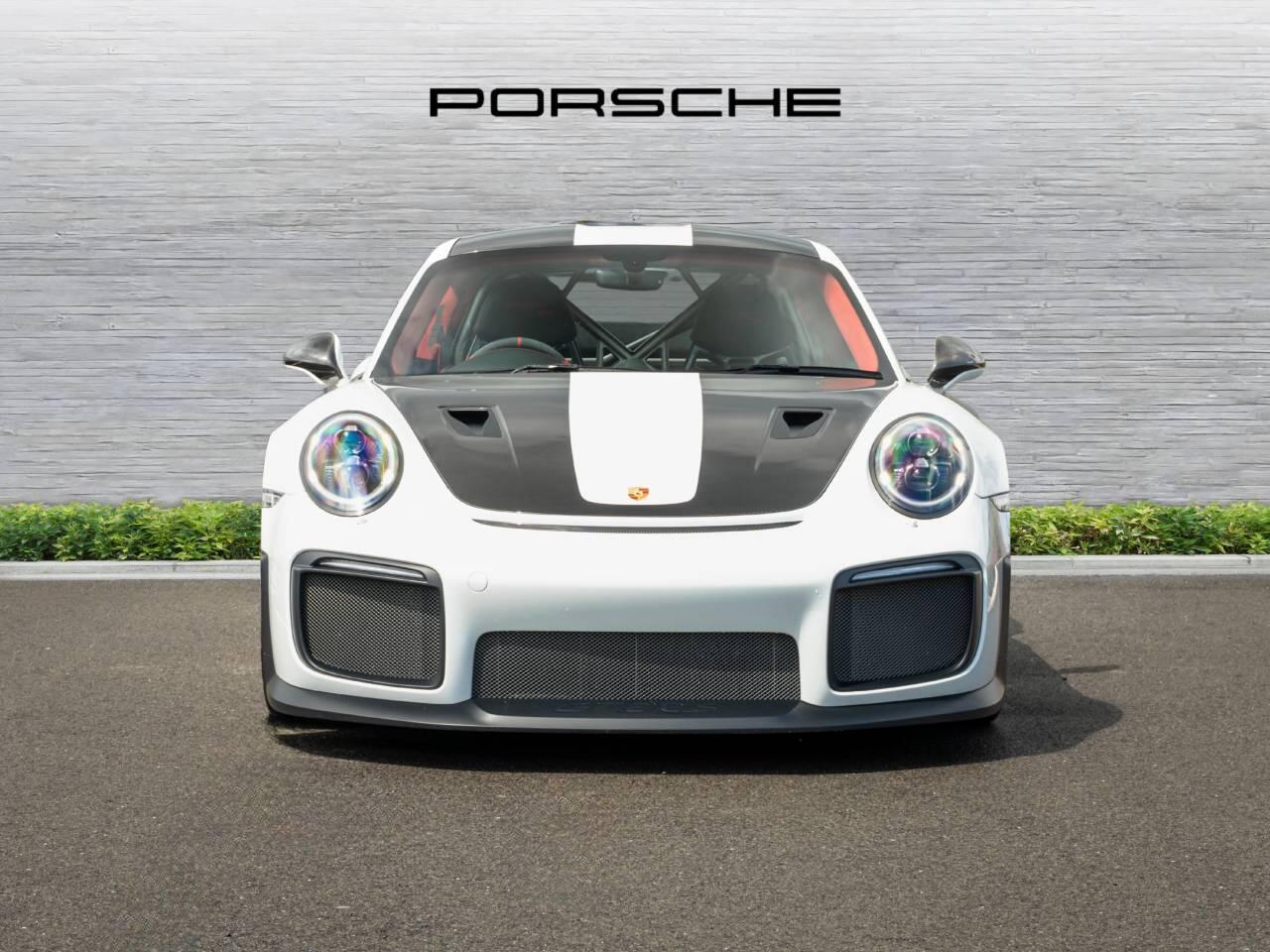 Porsche 911 view 7