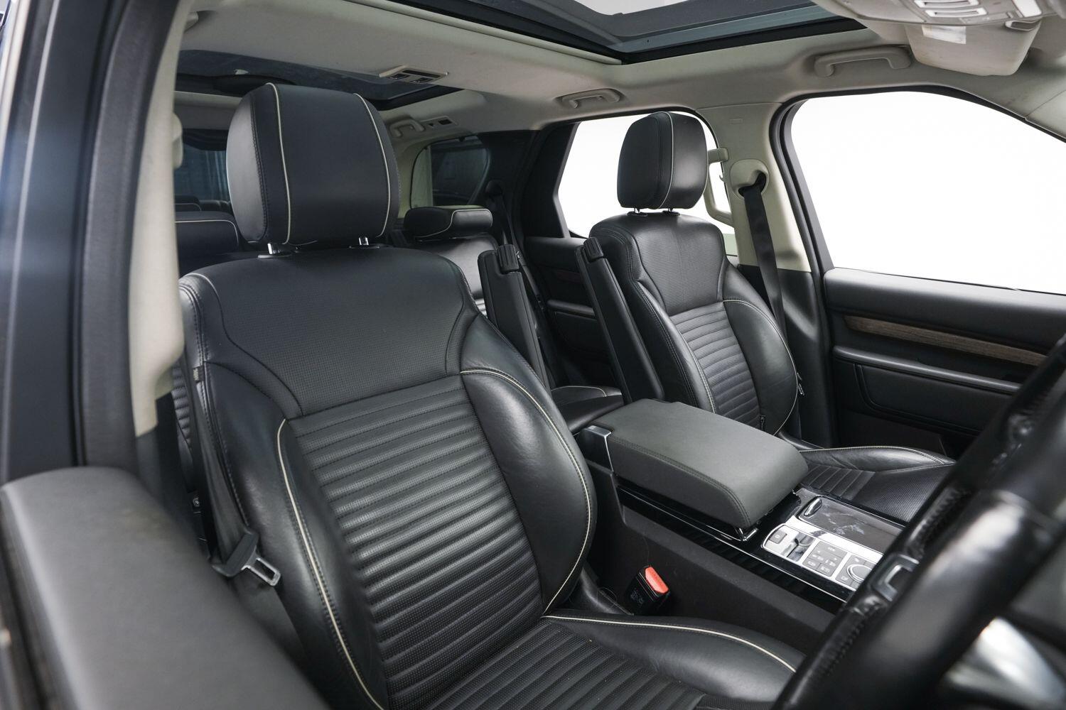 Land Rover Discovery view 9