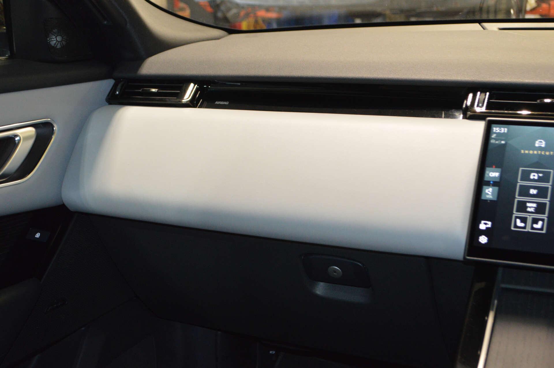 Land Rover Range Rover Velar view 17