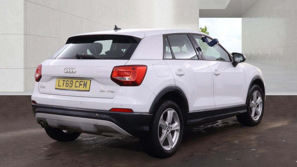 Audi Q2 view 8