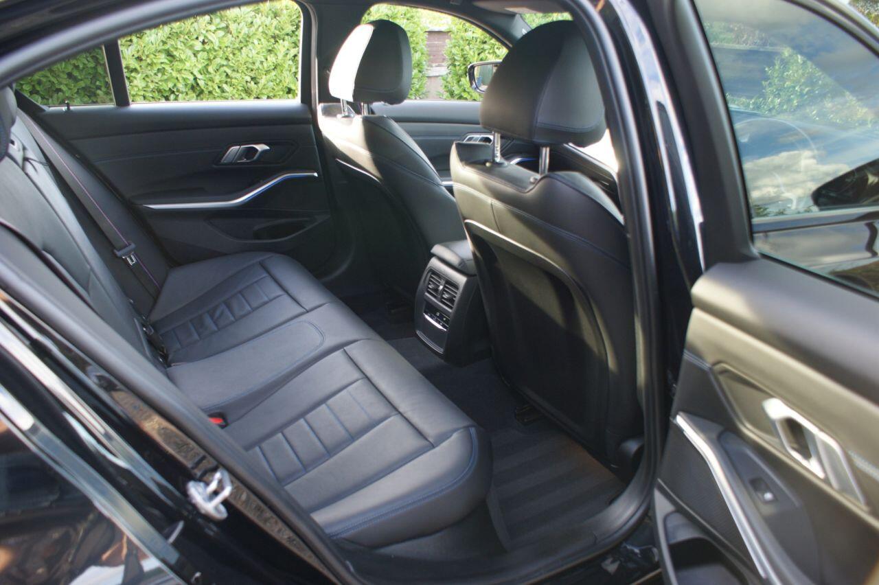 BMW 3 Series view 36
