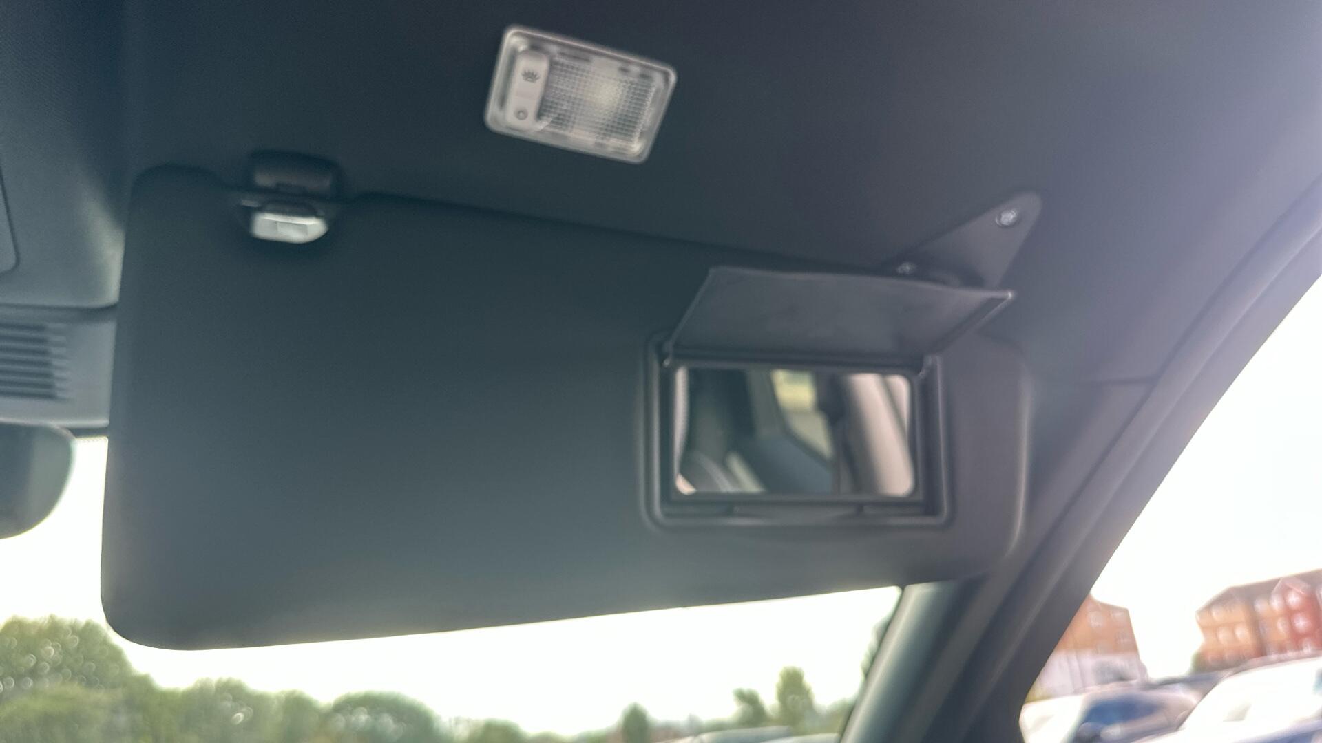 Land Rover Discovery Sport view 63