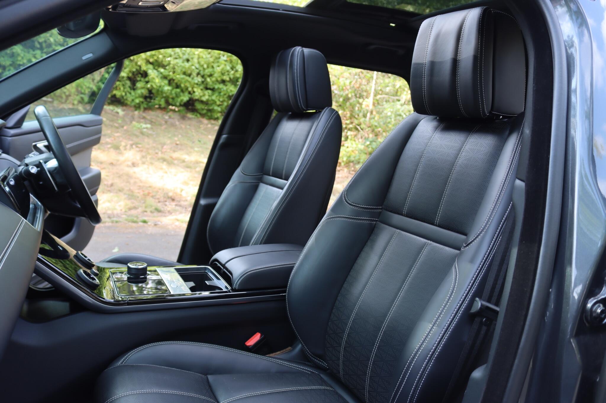Land Rover Range Rover Velar view 9