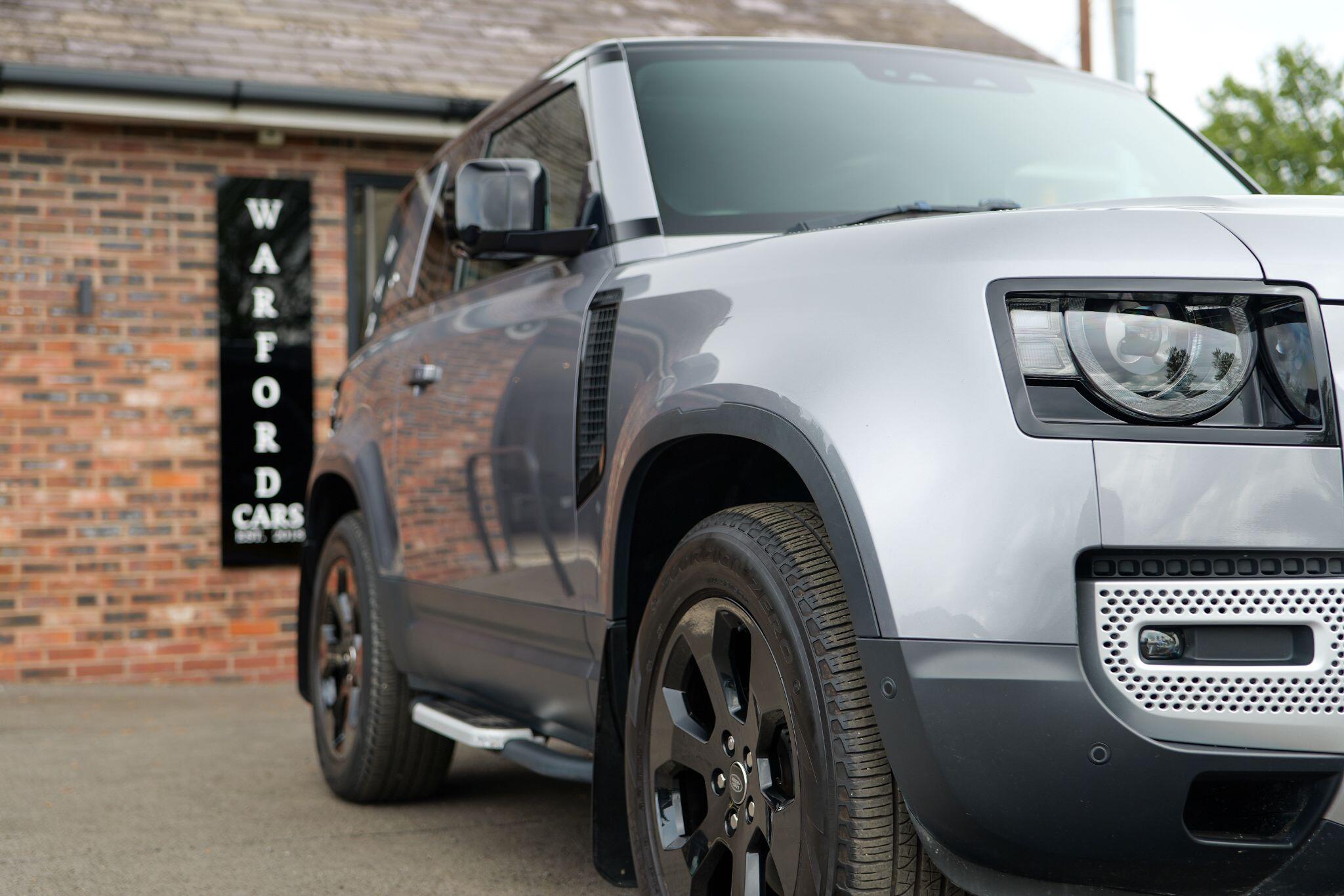 Land Rover Defender 90 view 9
