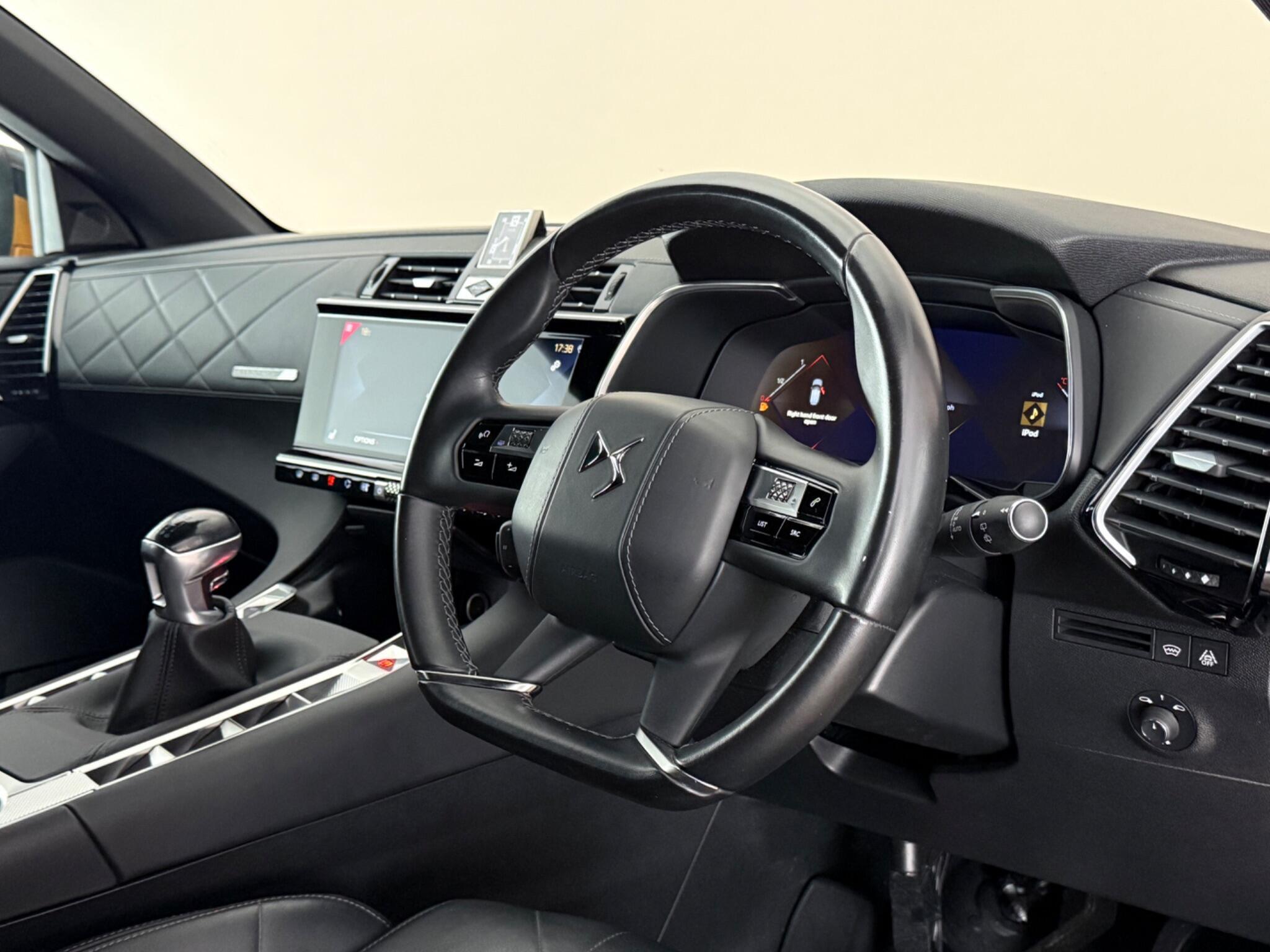 DS Automobiles DS 7 Crossback view 3