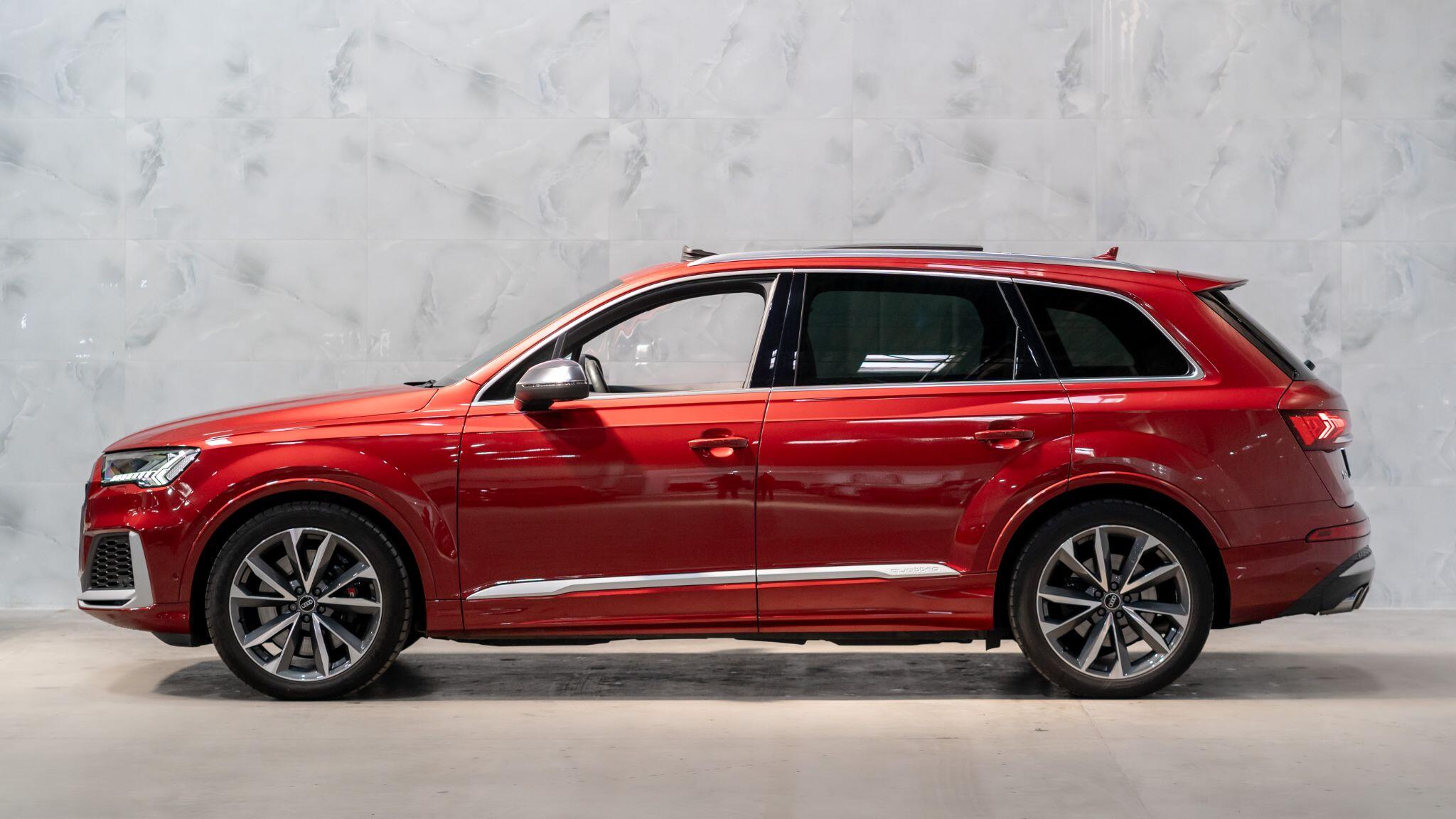Audi SQ7 view 10