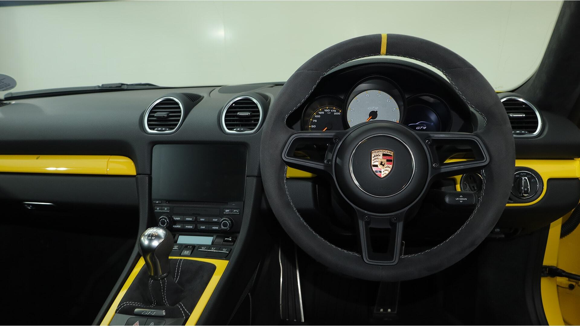 Porsche Cayman view 8