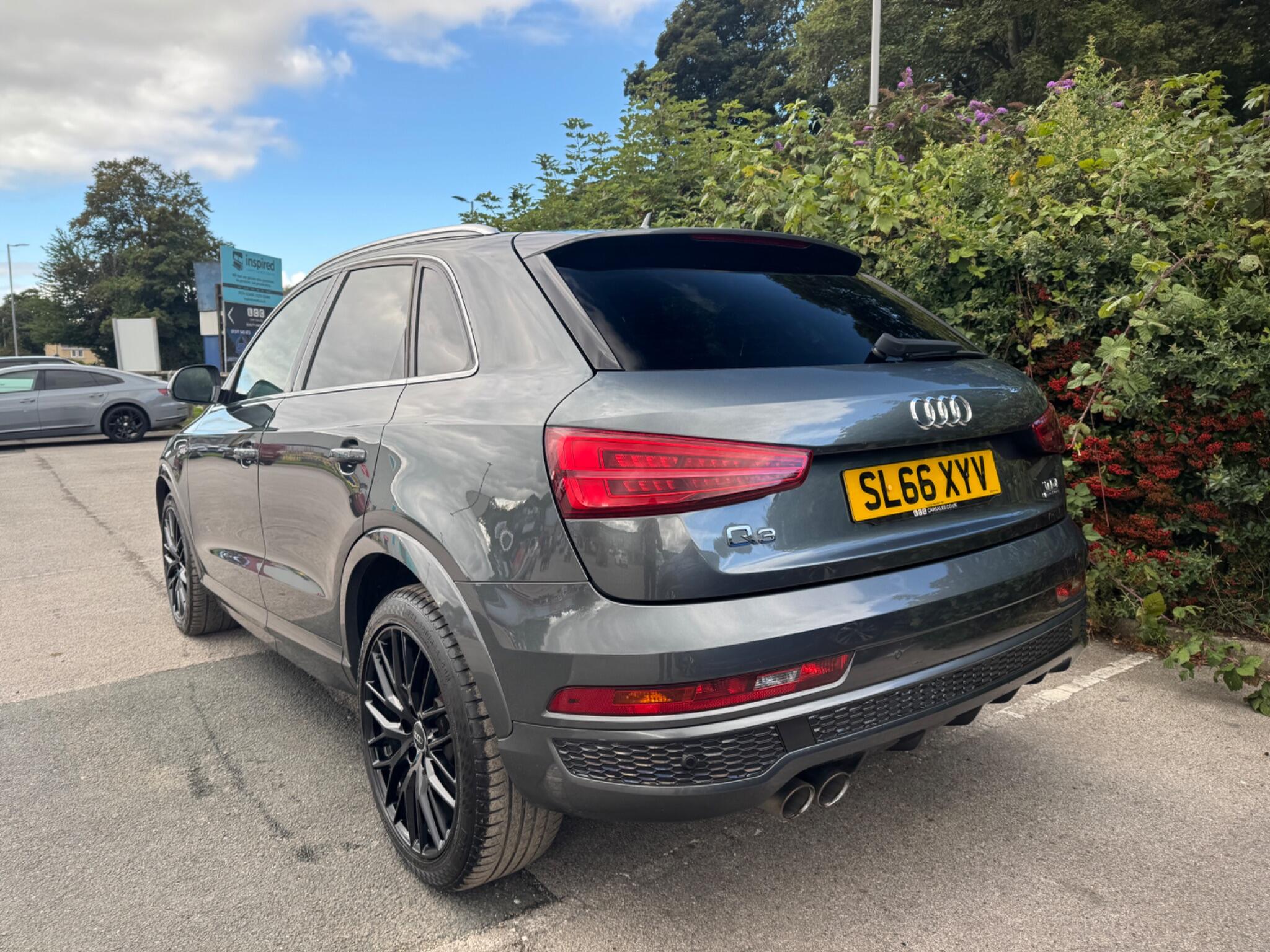 Audi Q3 view 7