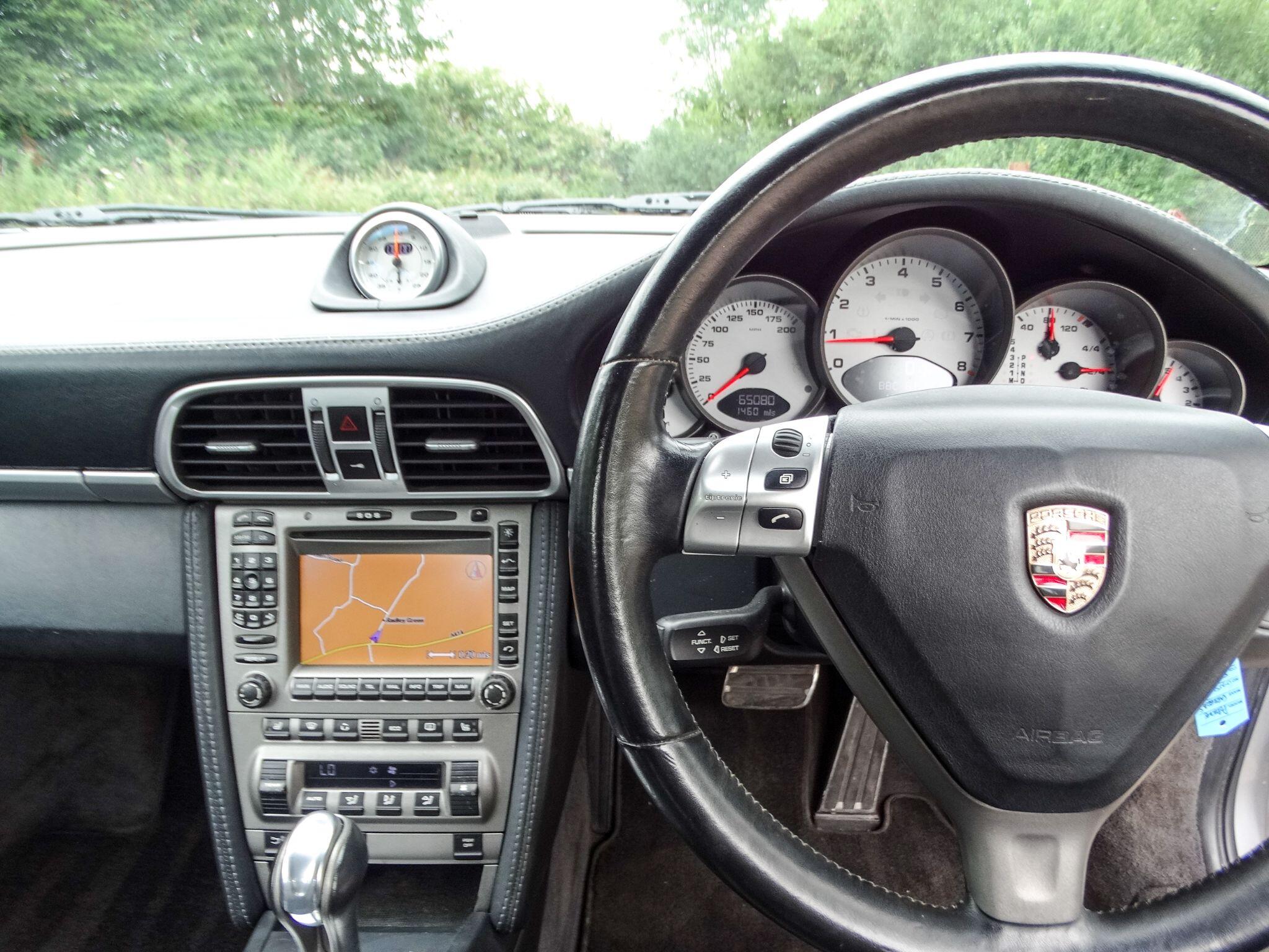 Porsche 911 view 8