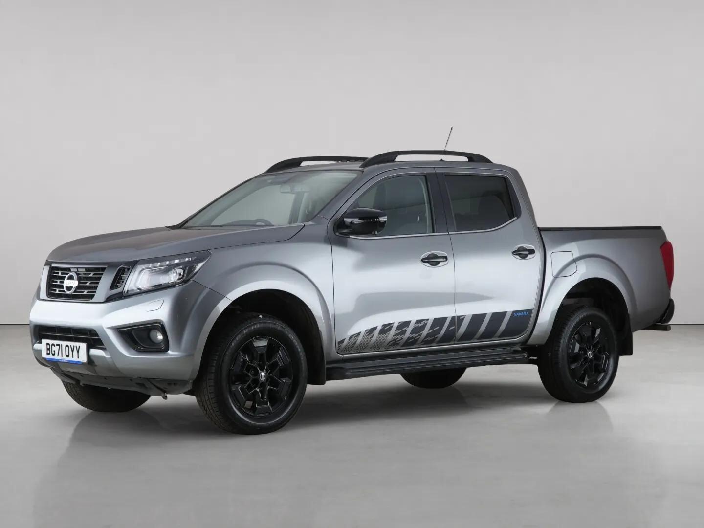 Nissan Navara view 2
