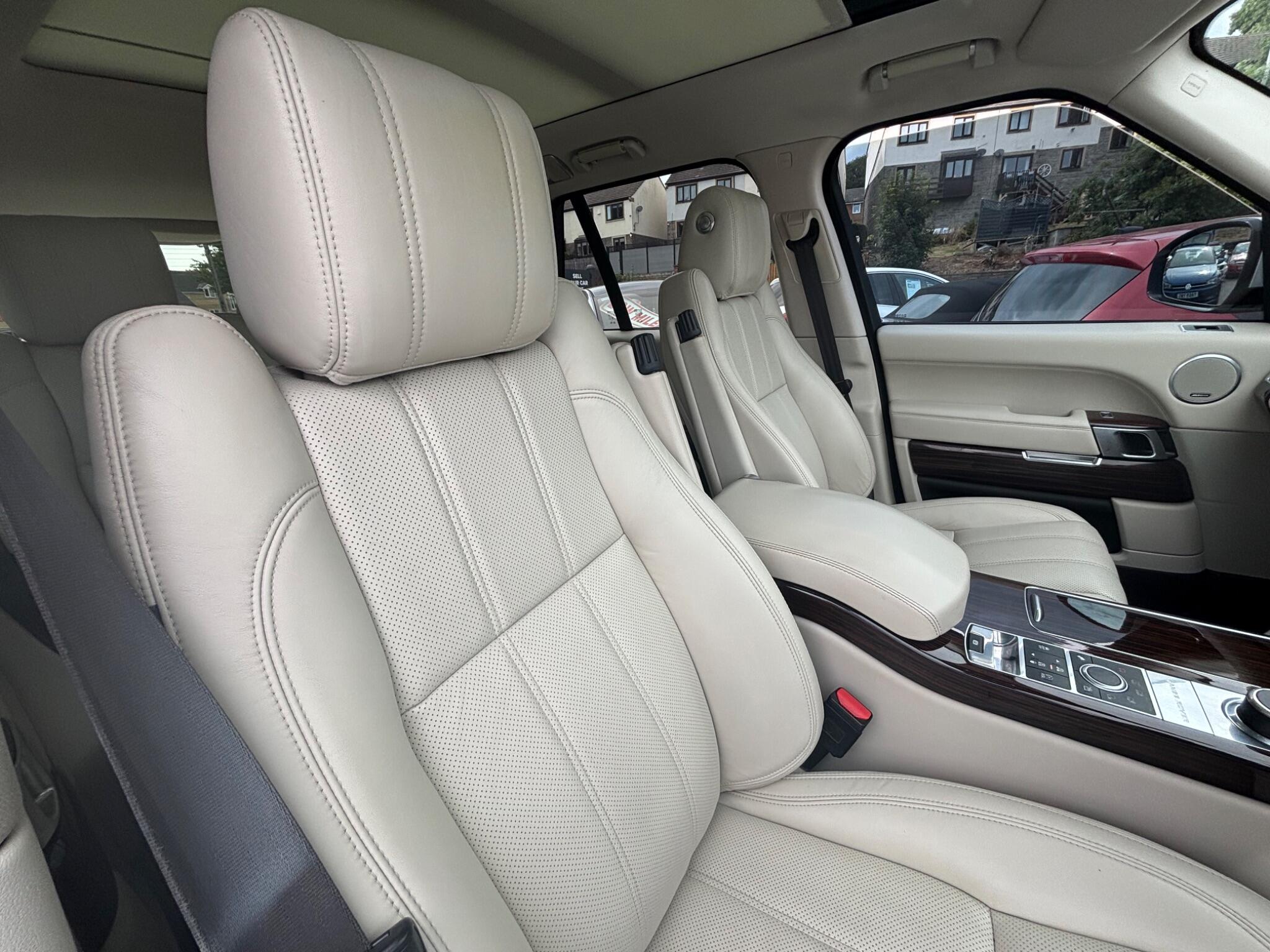 Land Rover Range Rover view 19