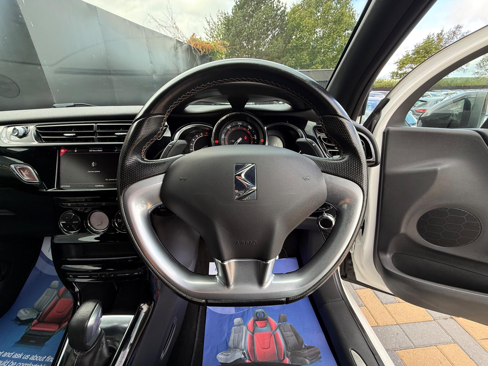 DS Automobiles DS 3 view 26