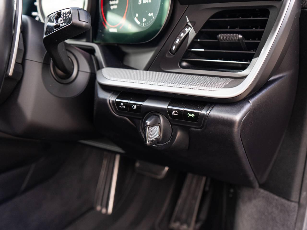 Porsche 911 view 21