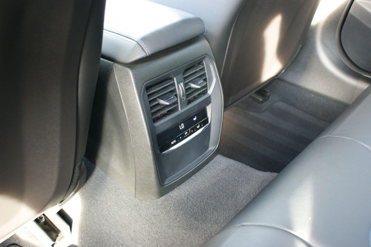 BMW 3 Series view 33