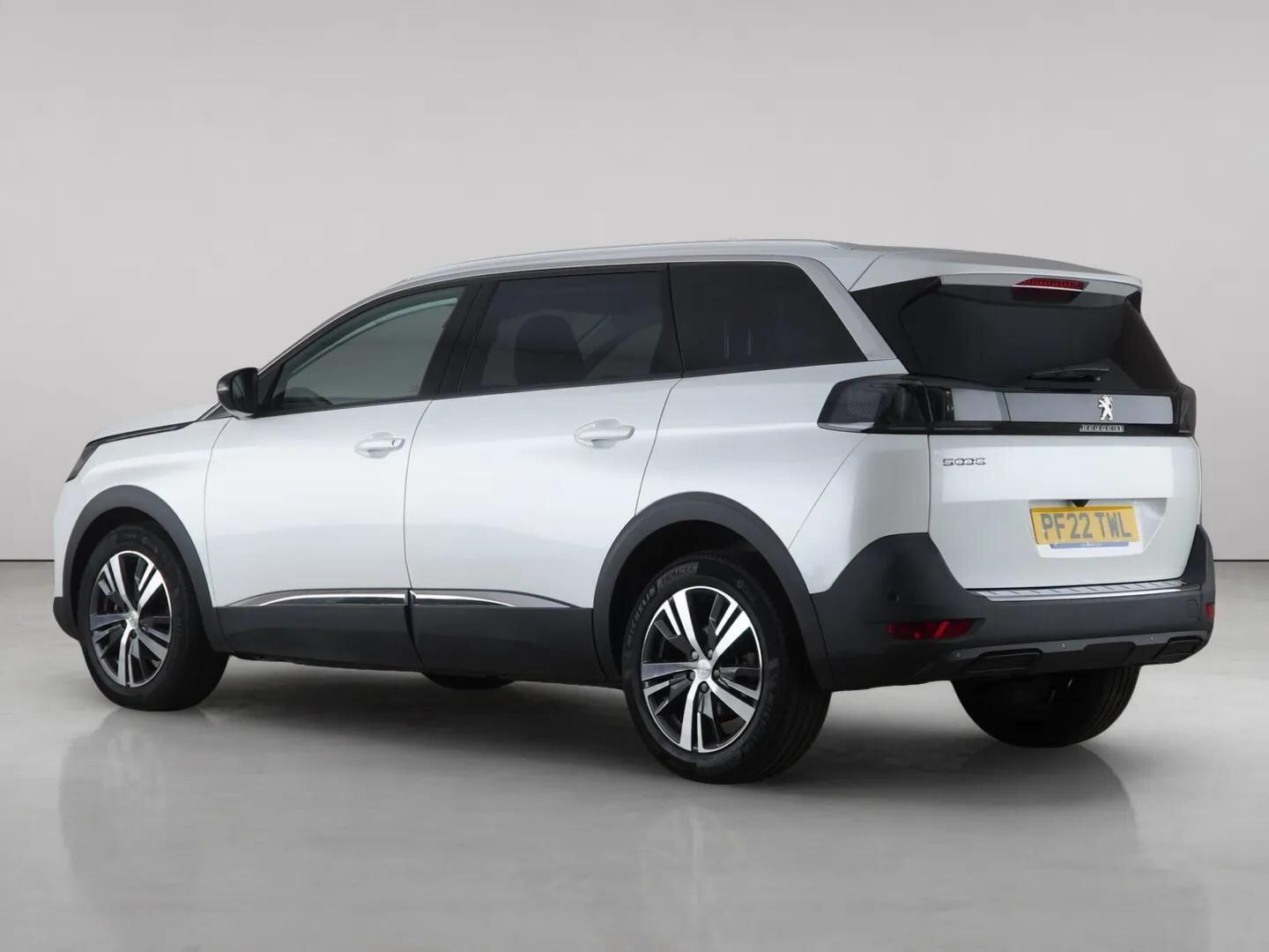 Peugeot 5008 view 8