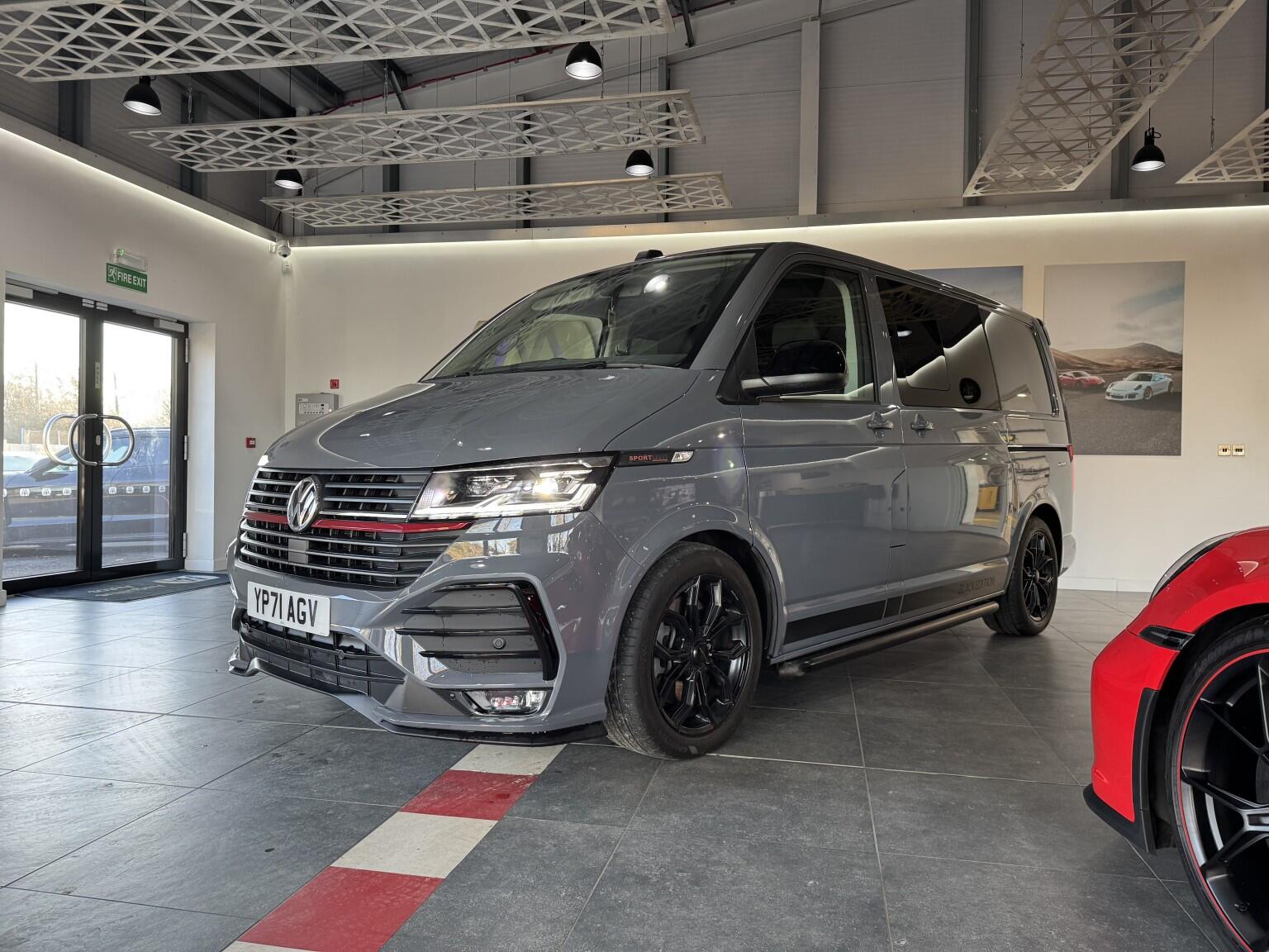 Volkswagen Transporter view 6