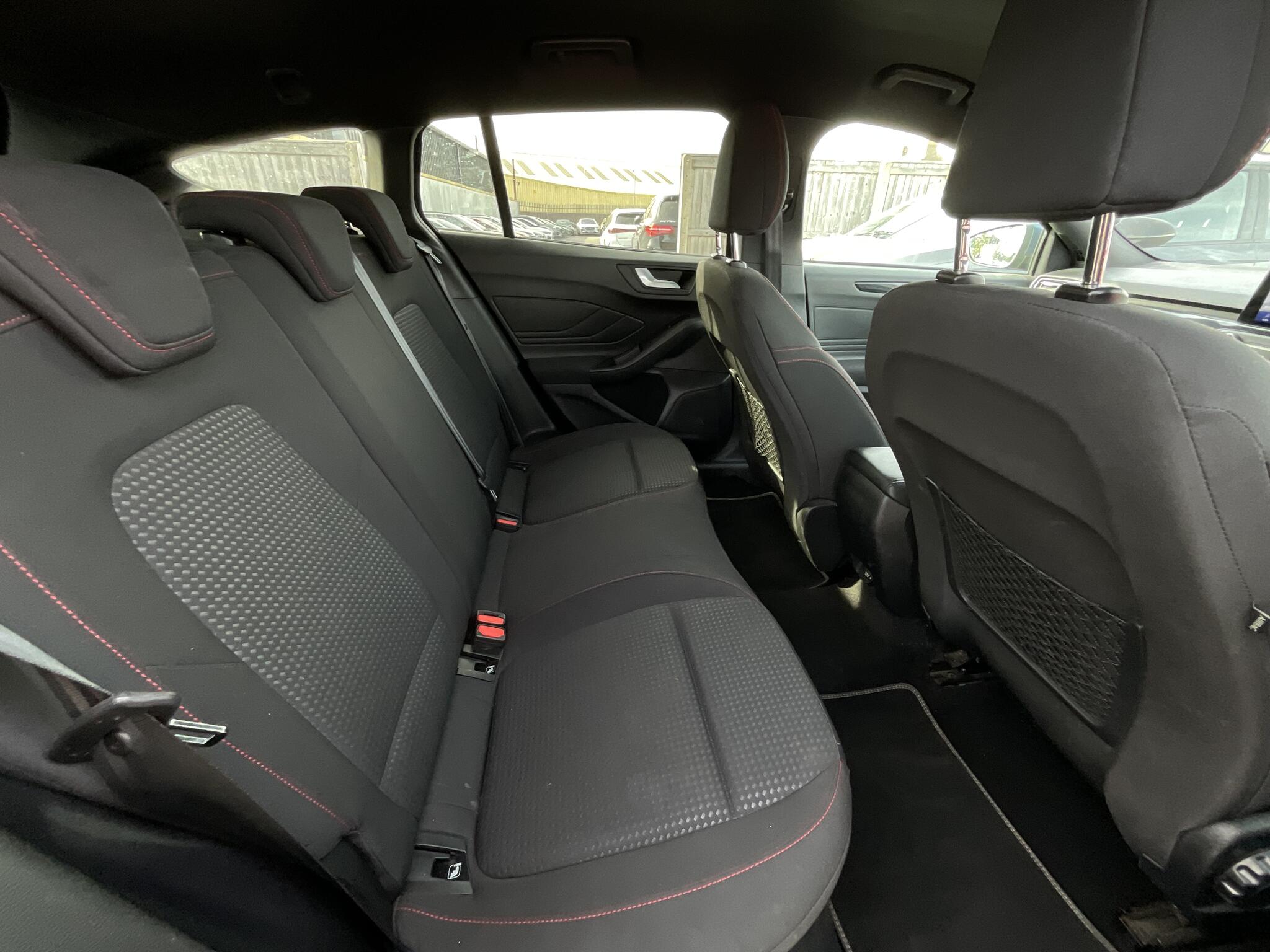 Ford Focus view 12