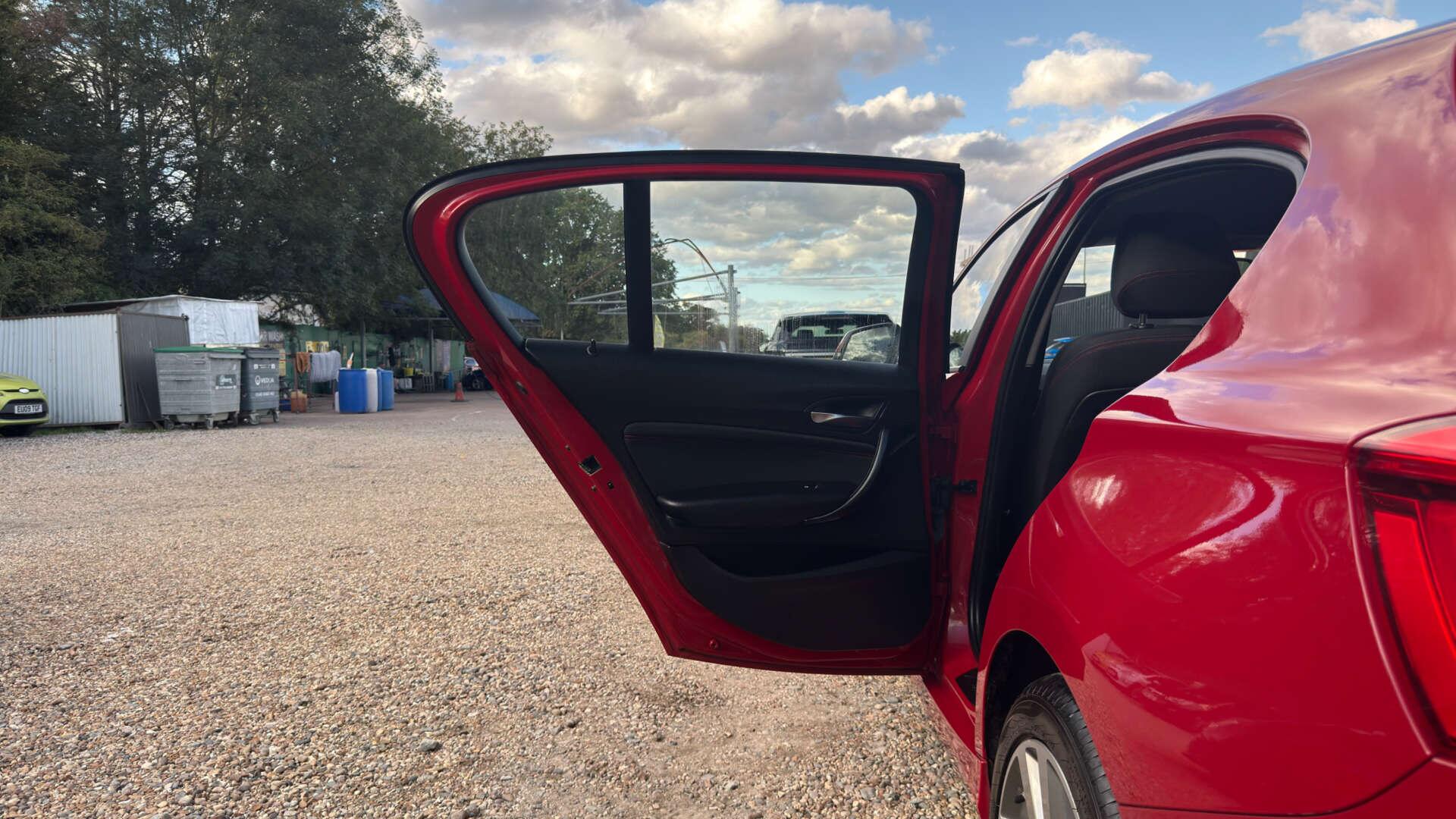 BMW 1 Series view 34