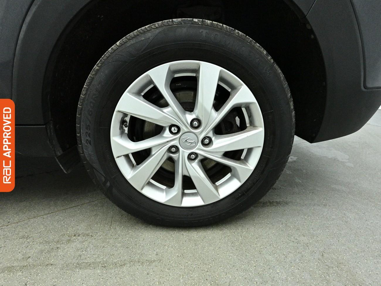 Hyundai Tucson view 25
