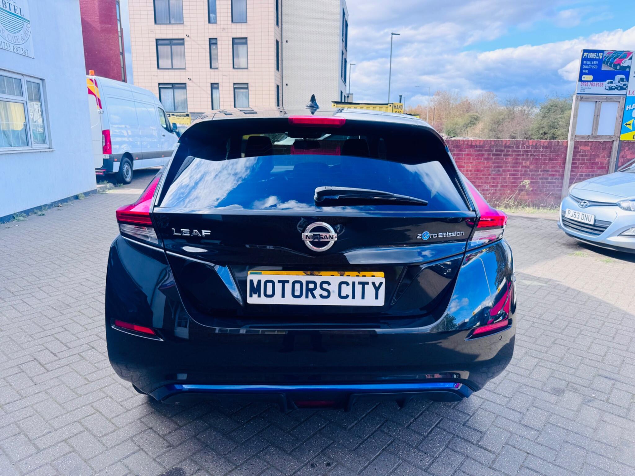 Nissan Leaf view 9