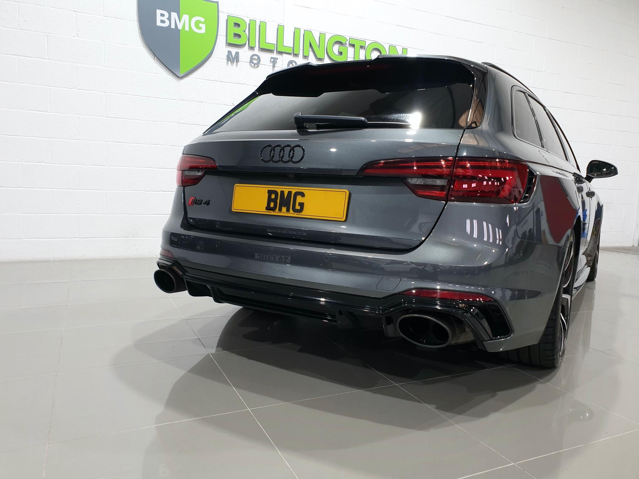 Audi RS4 view 17