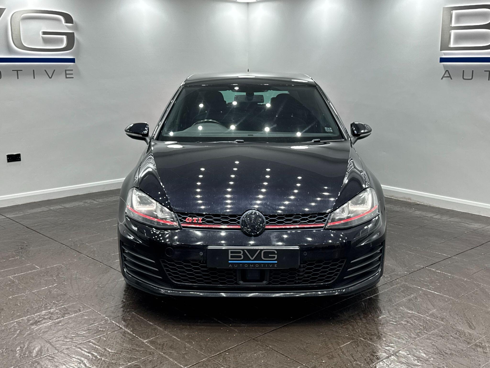 Volkswagen Golf view 4