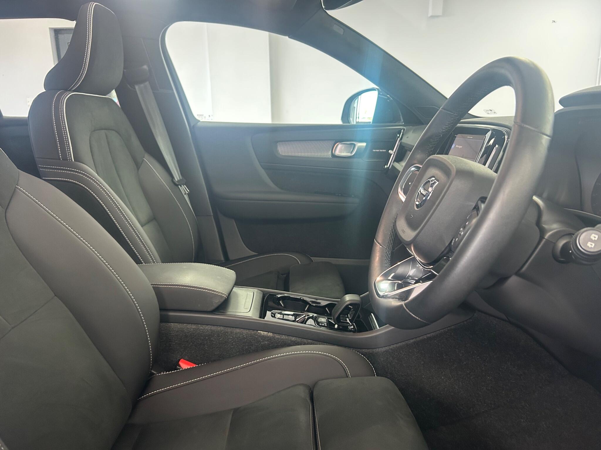 Volvo XC40 view 14