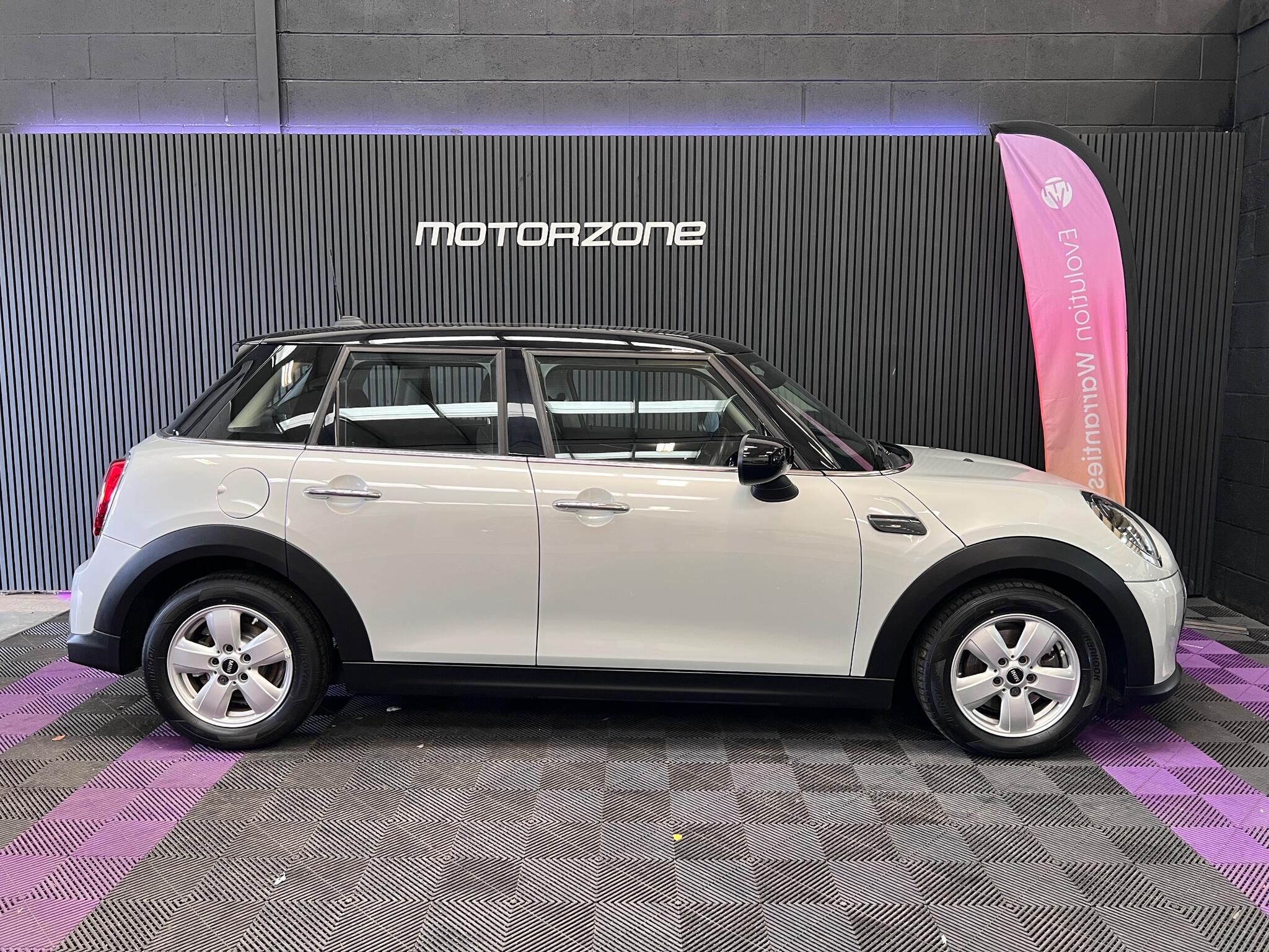 Mini Hatch view 6