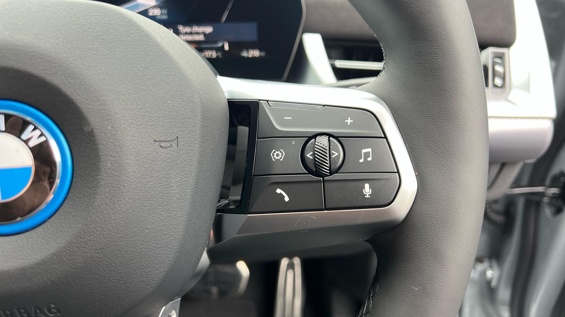BMW Ix2 view 18