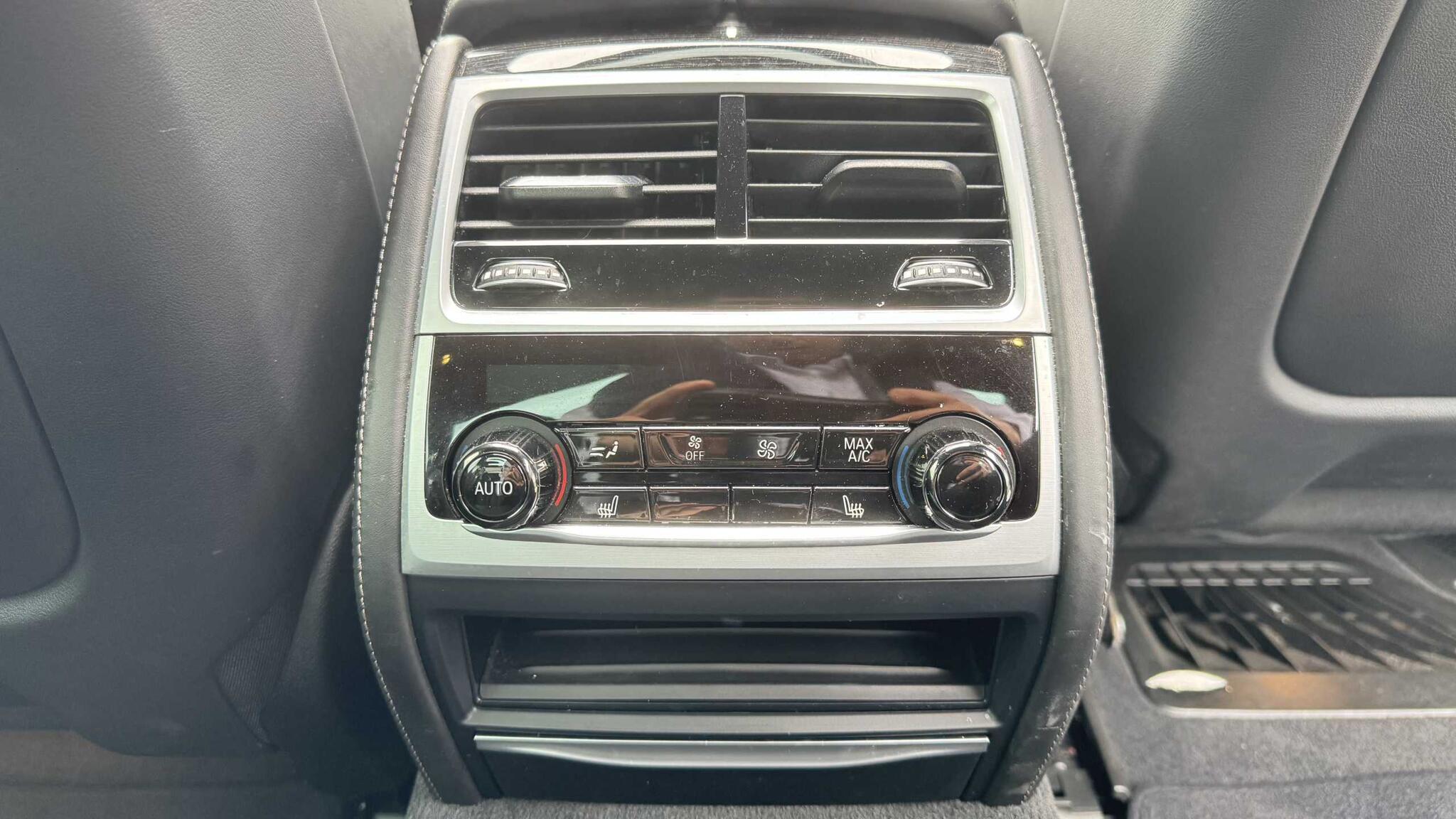 BMW 7 Series view 11
