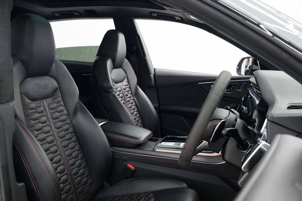 Audi RS Q8 view 17