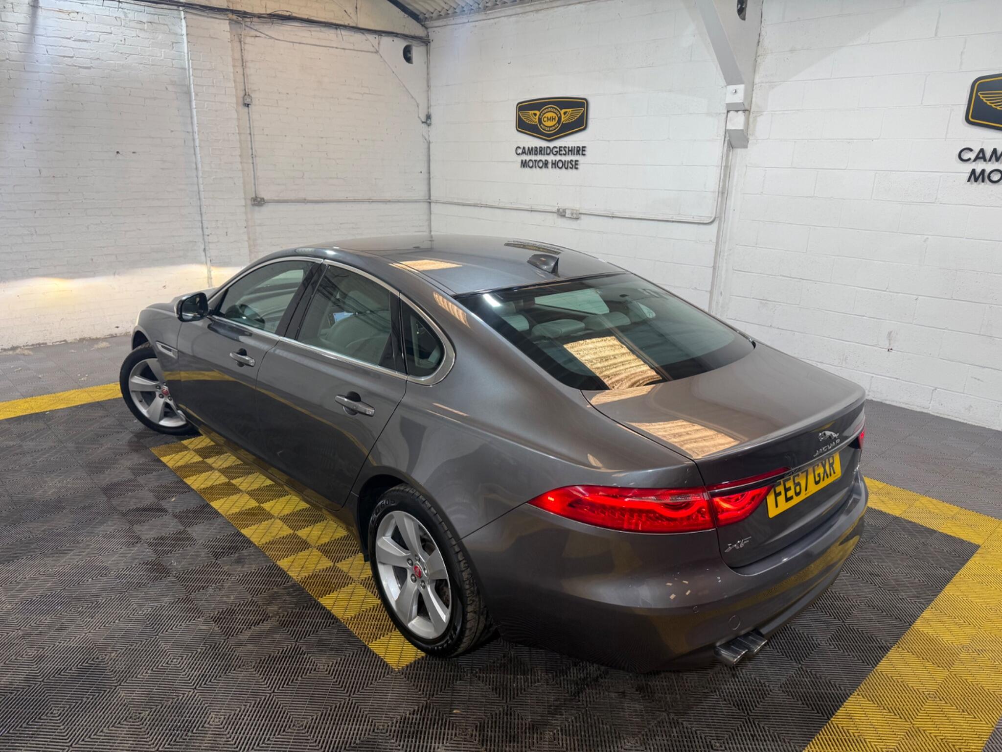 Jaguar XF view 4