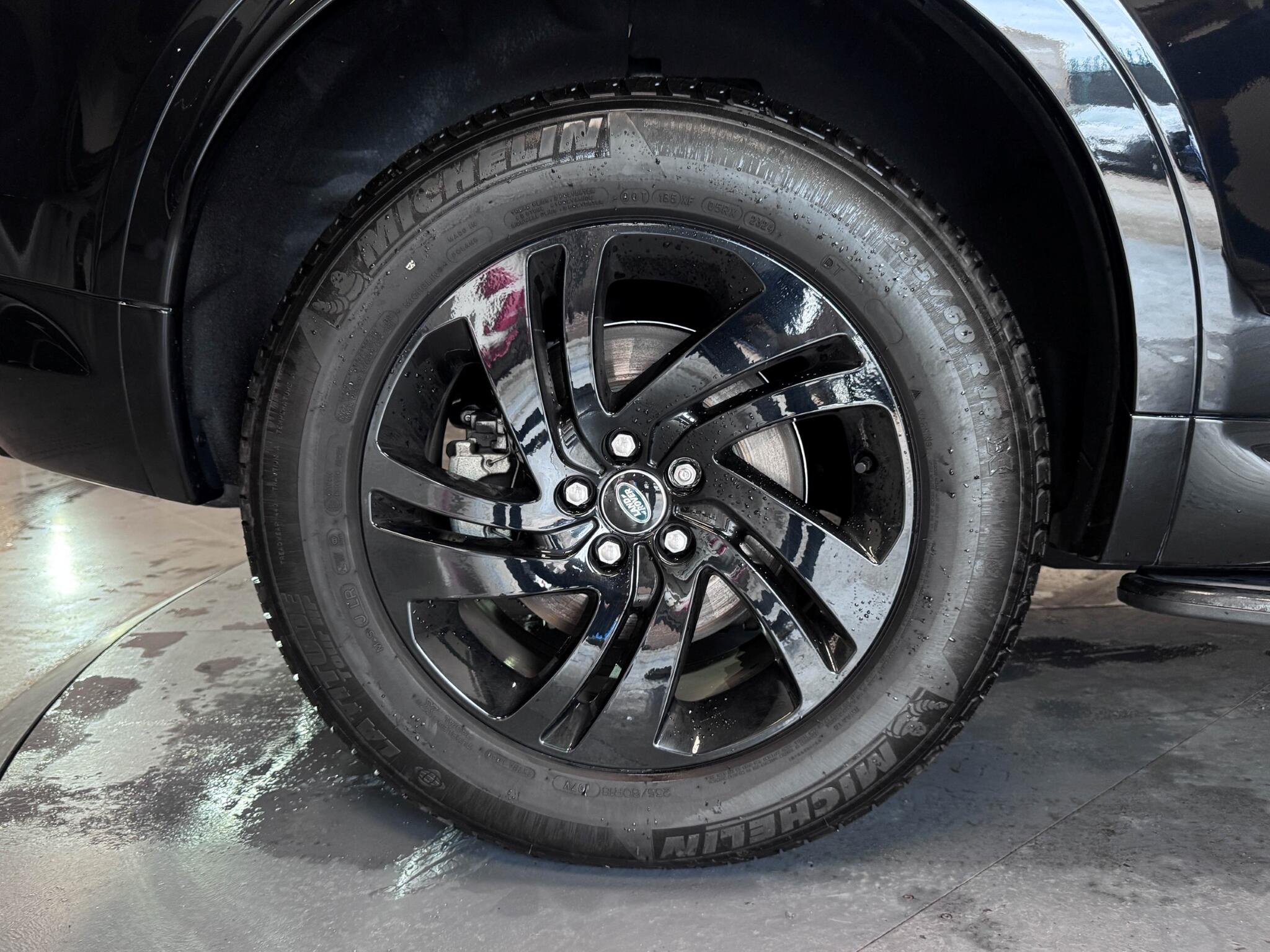 Land Rover Discovery Sport view 65