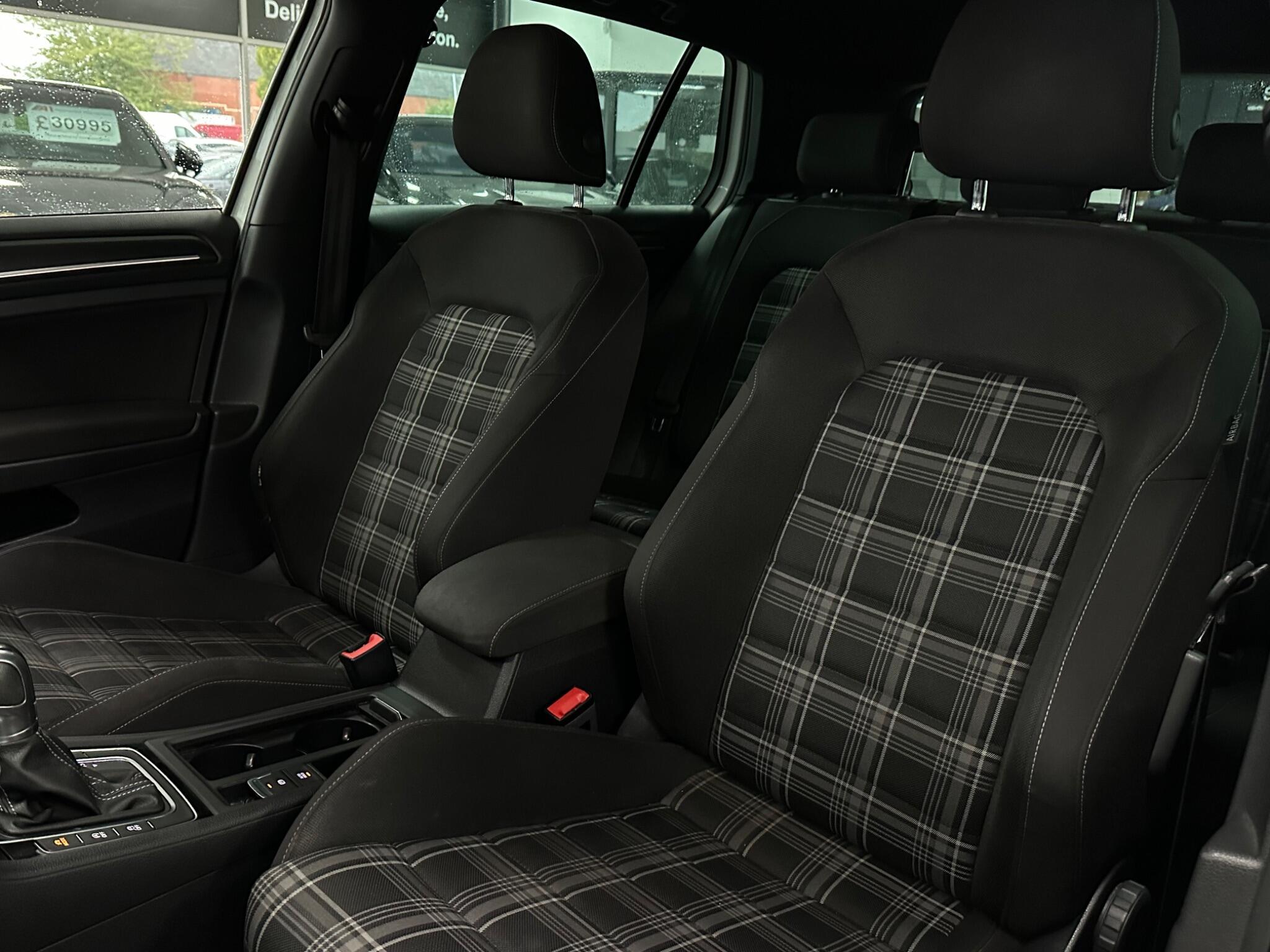 Volkswagen Golf view 41