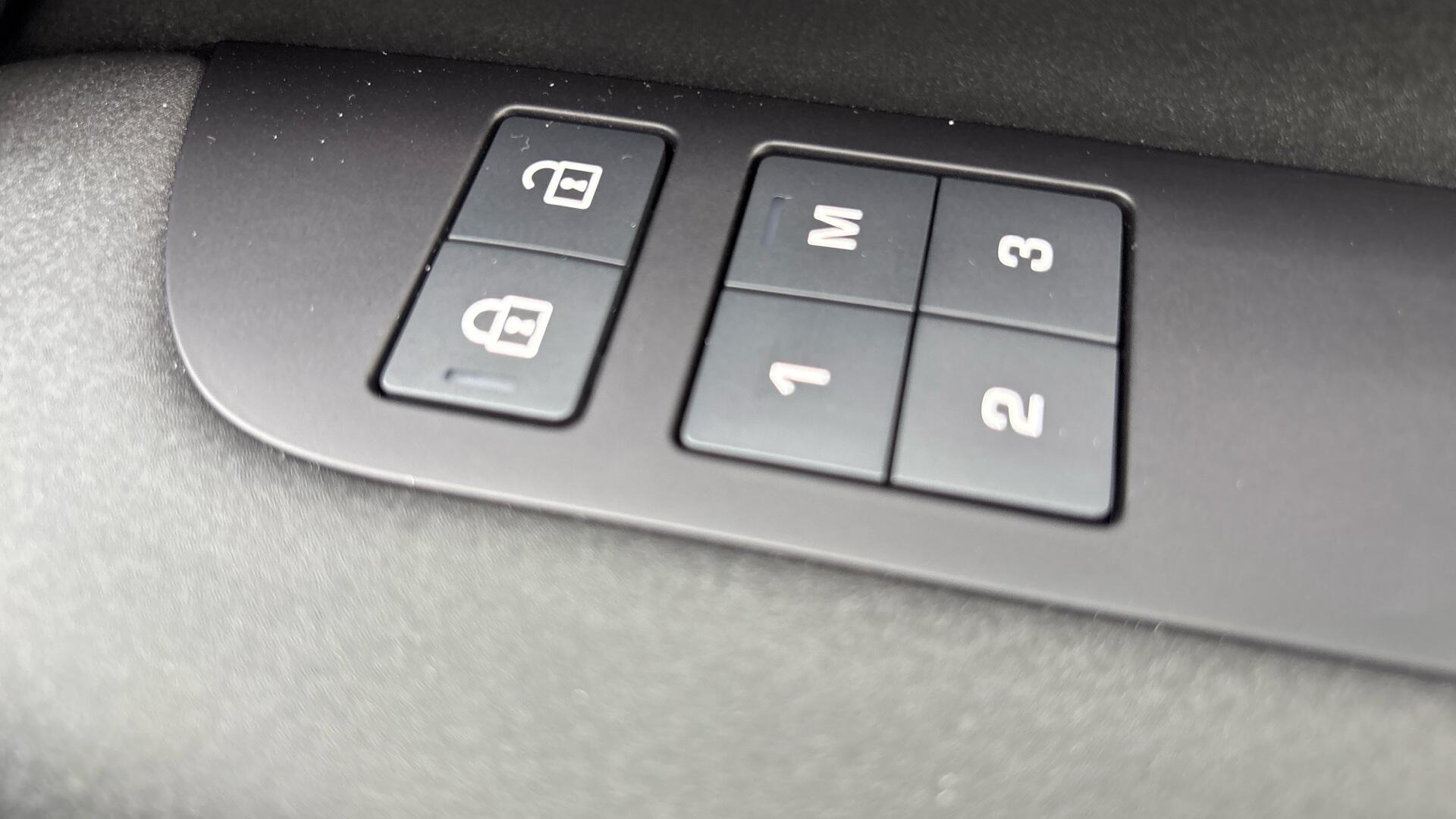 Land Rover Discovery view 36
