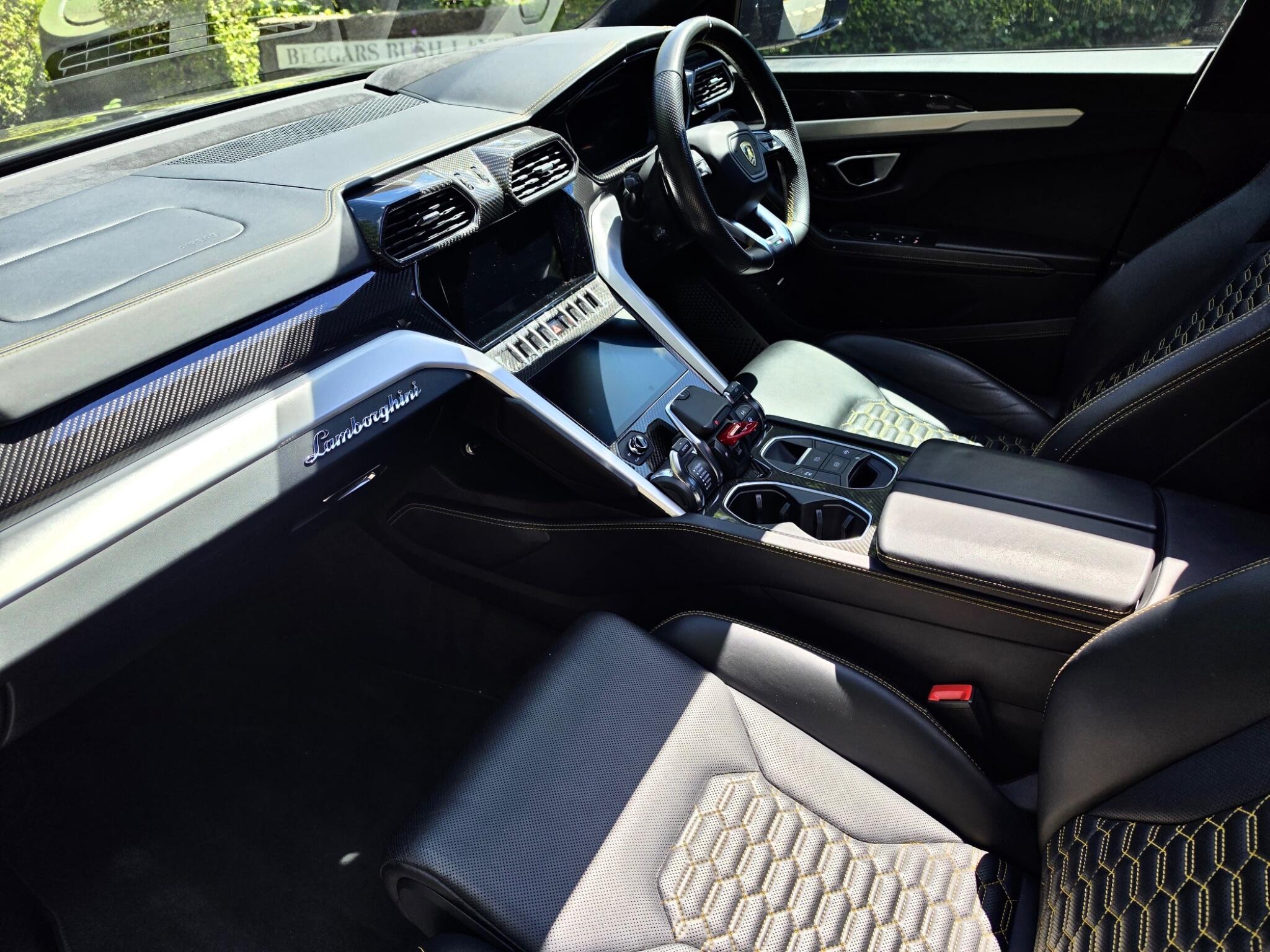 Lamborghini Urus view 12
