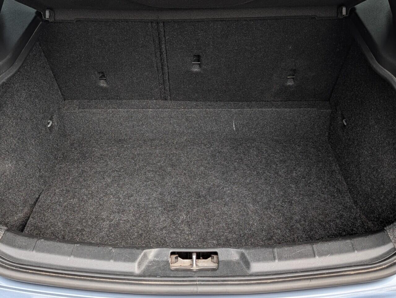 Volvo V40 view 14