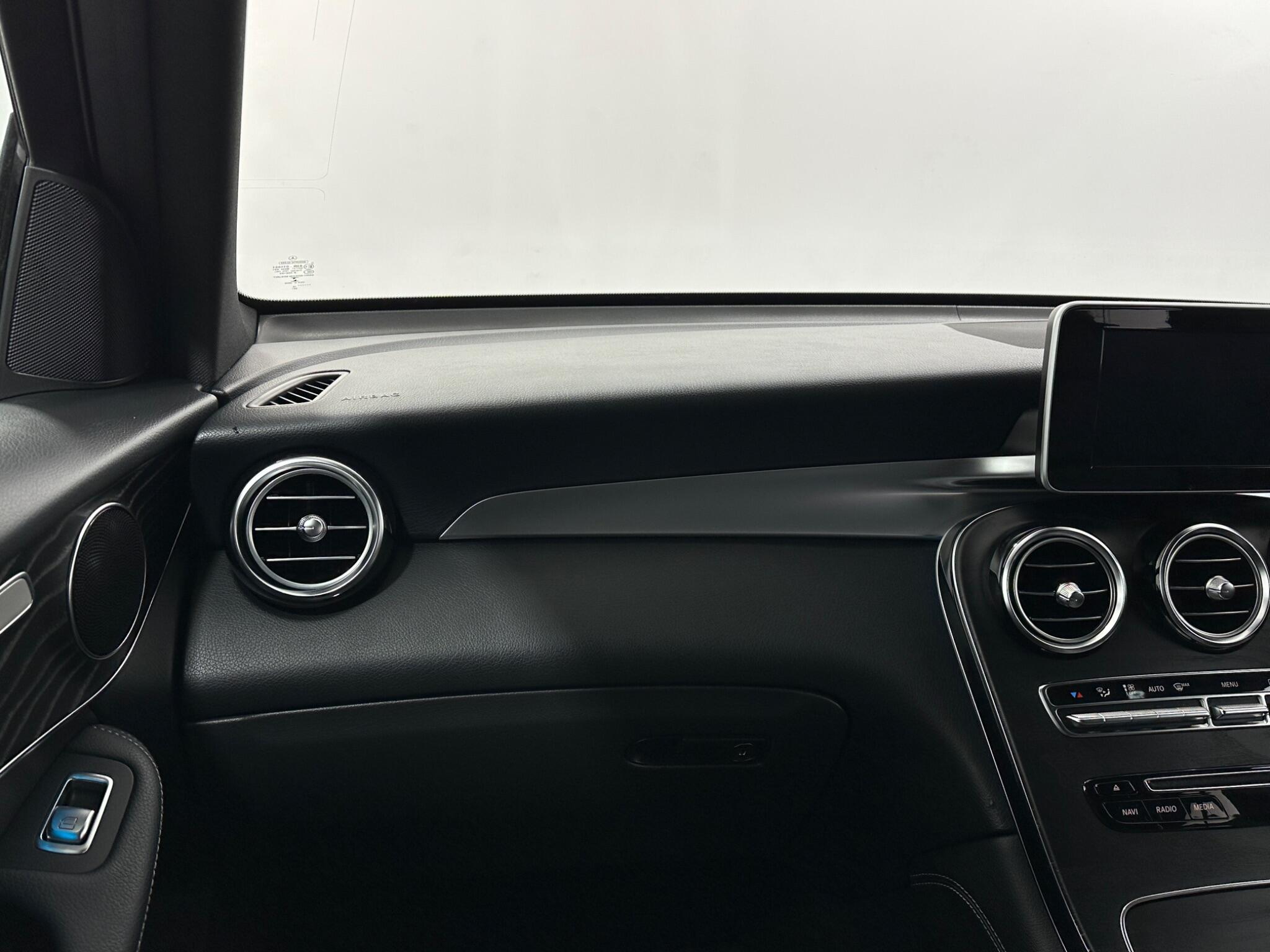 Mercedes-Benz GLC view 30