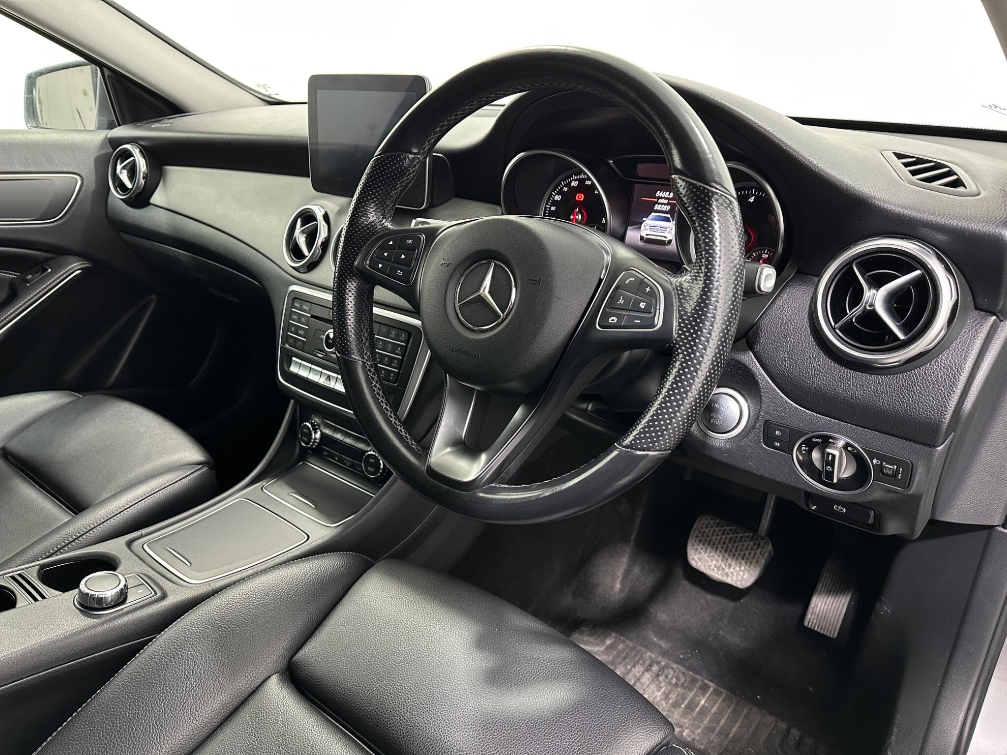 Mercedes-Benz Gla view 11