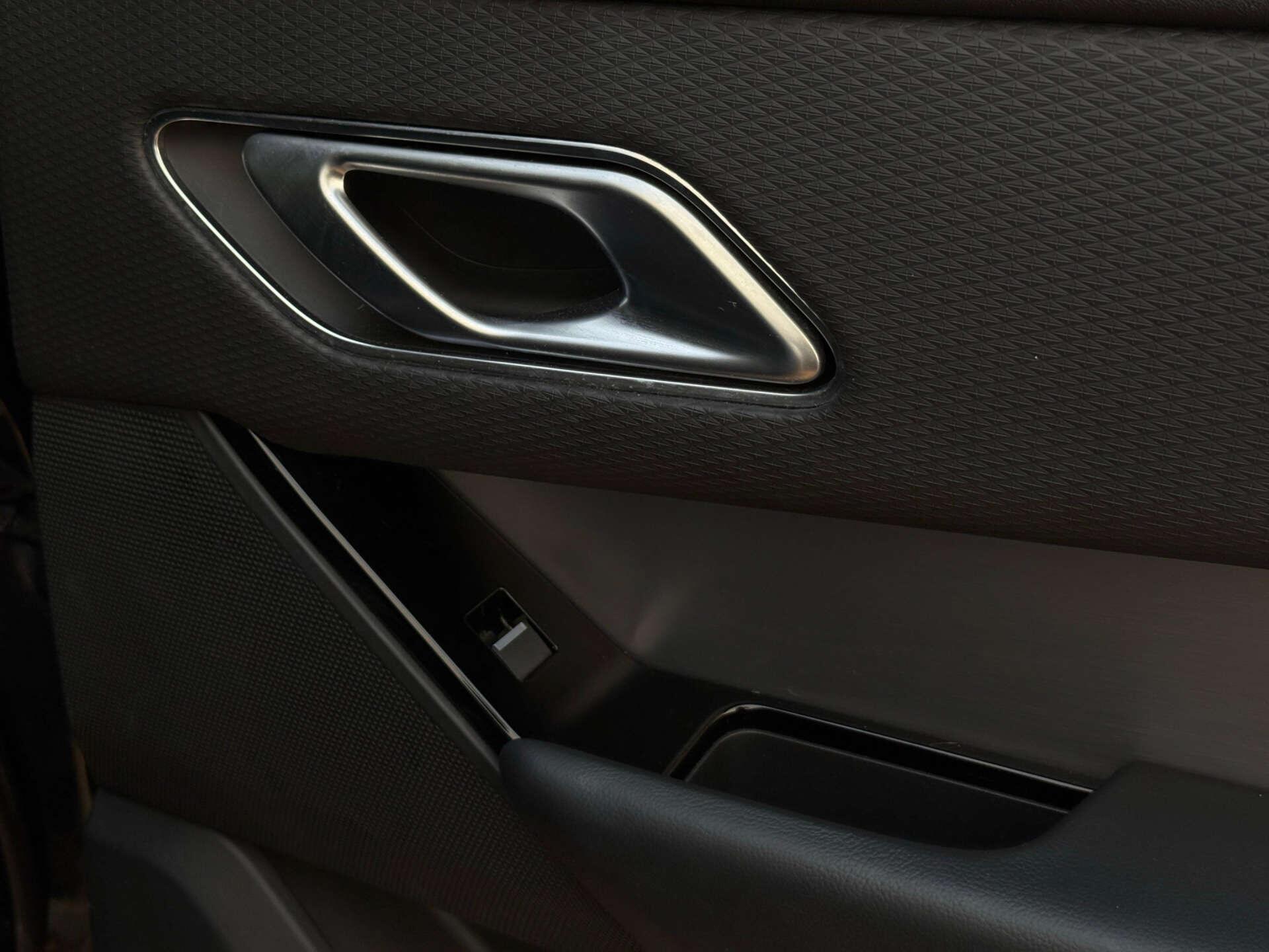 Land Rover Range Rover Velar view 25