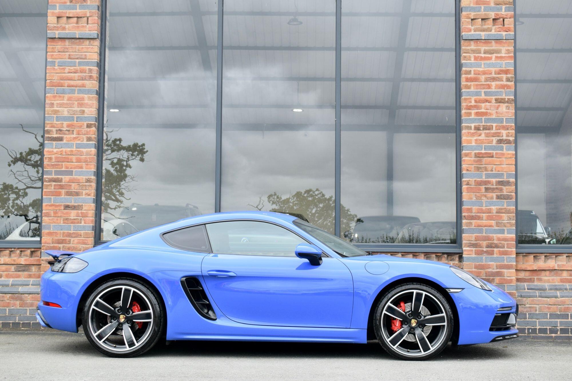 Porsche Cayman view 9