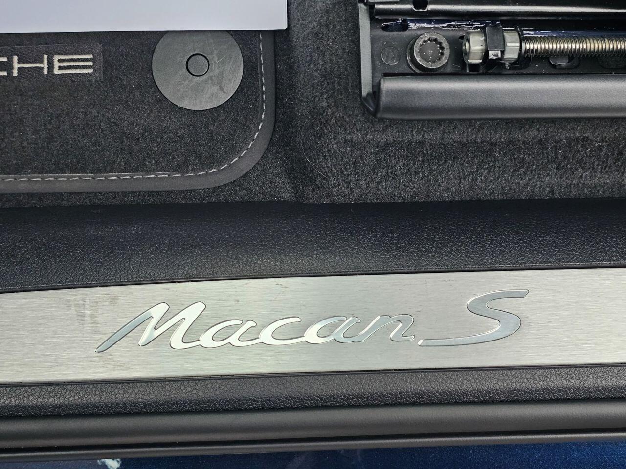 Porsche Macan view 35