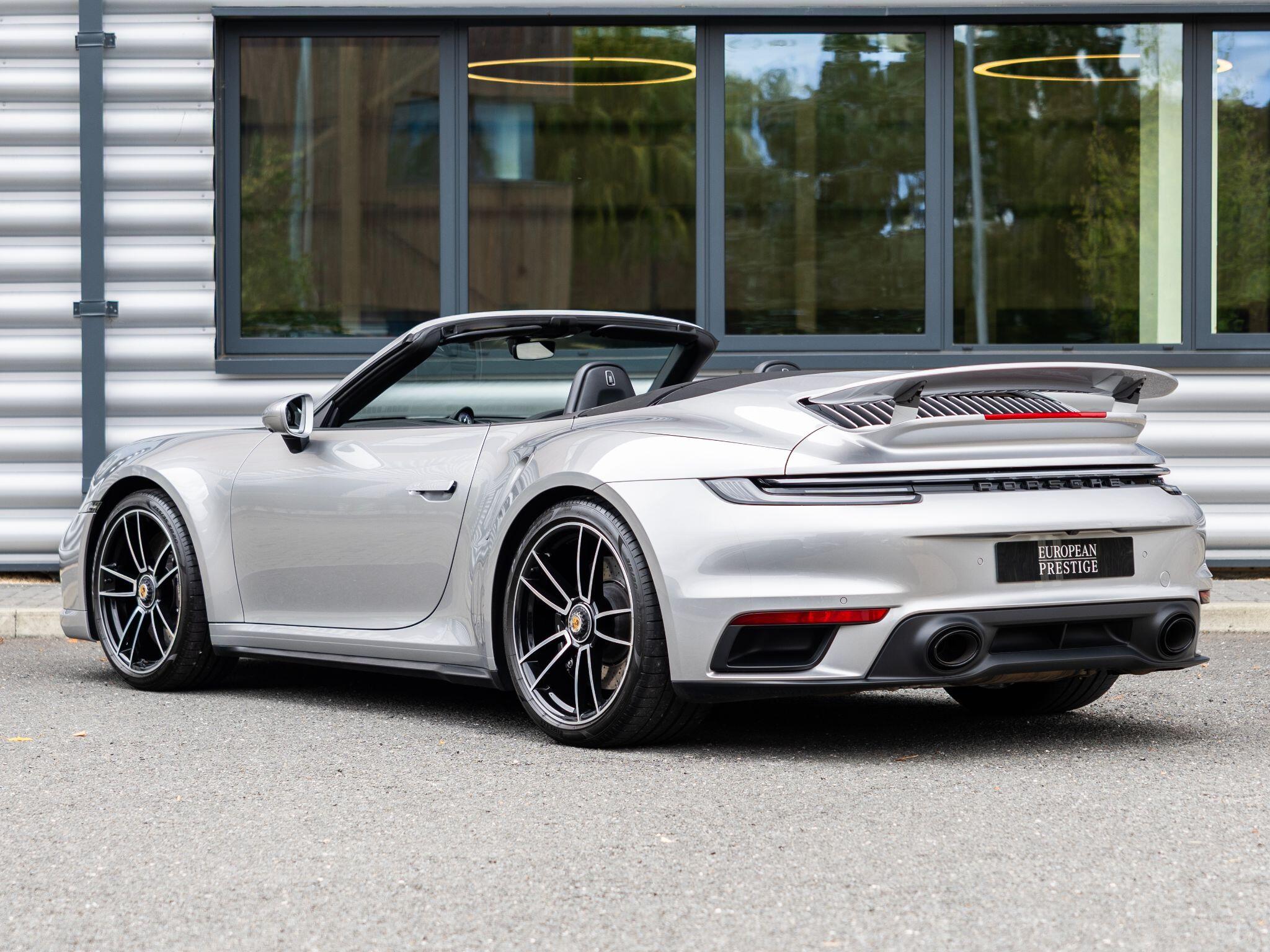 Porsche 911 view 5