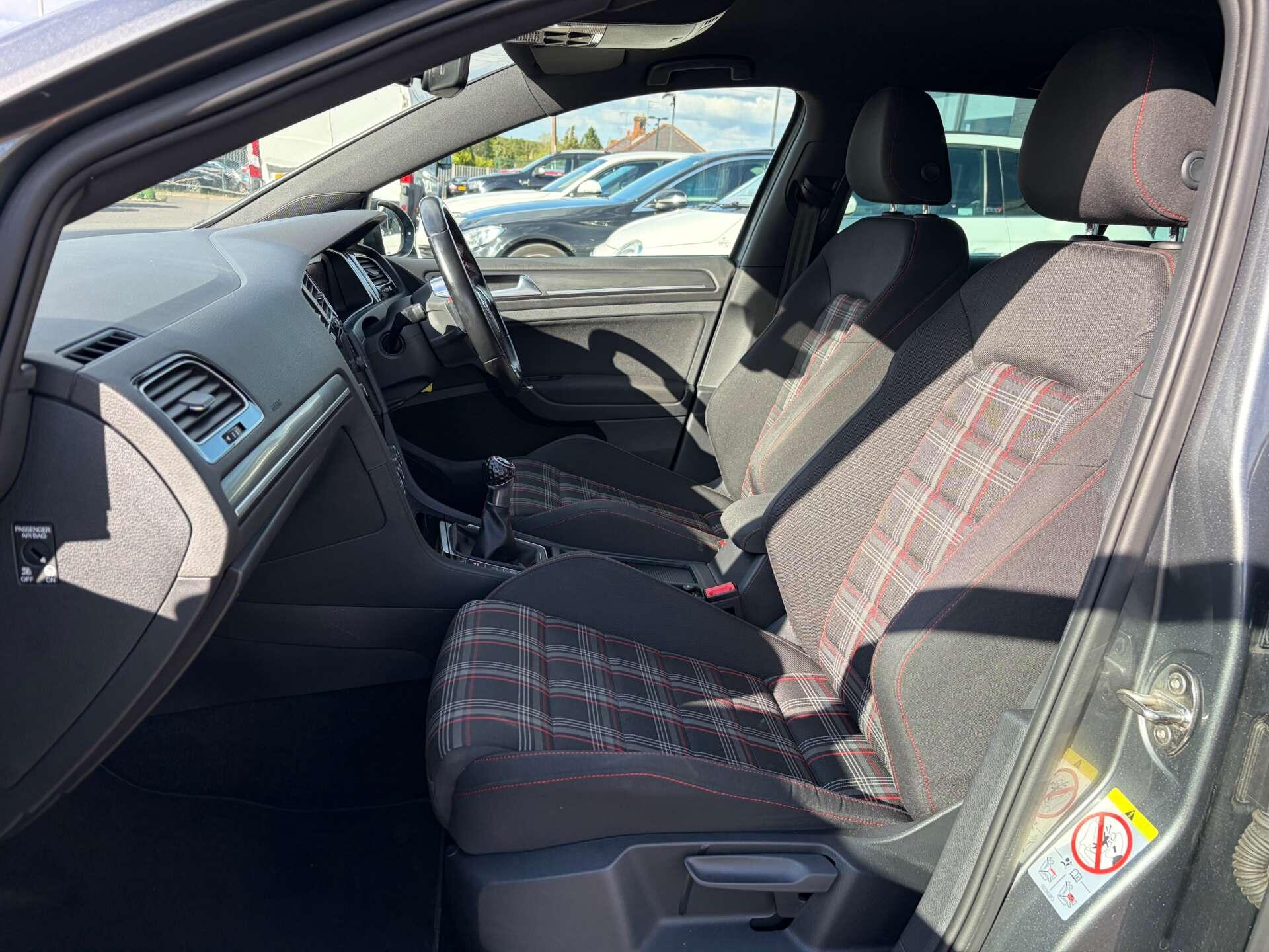 Volkswagen Golf view 15
