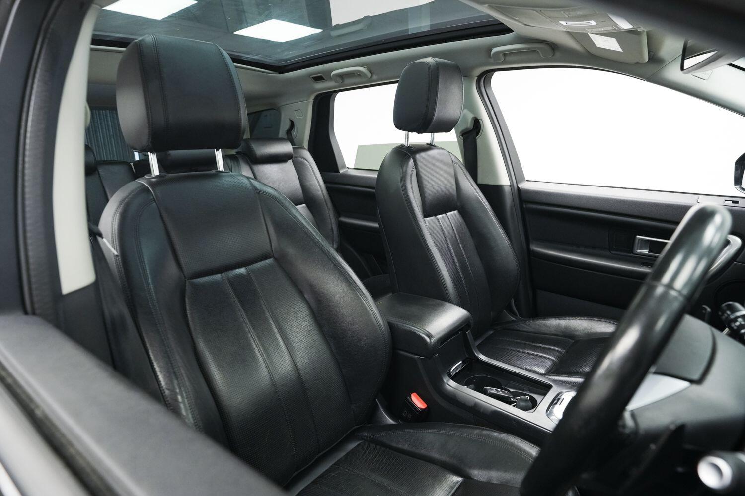 Land Rover Discovery Sport view 11