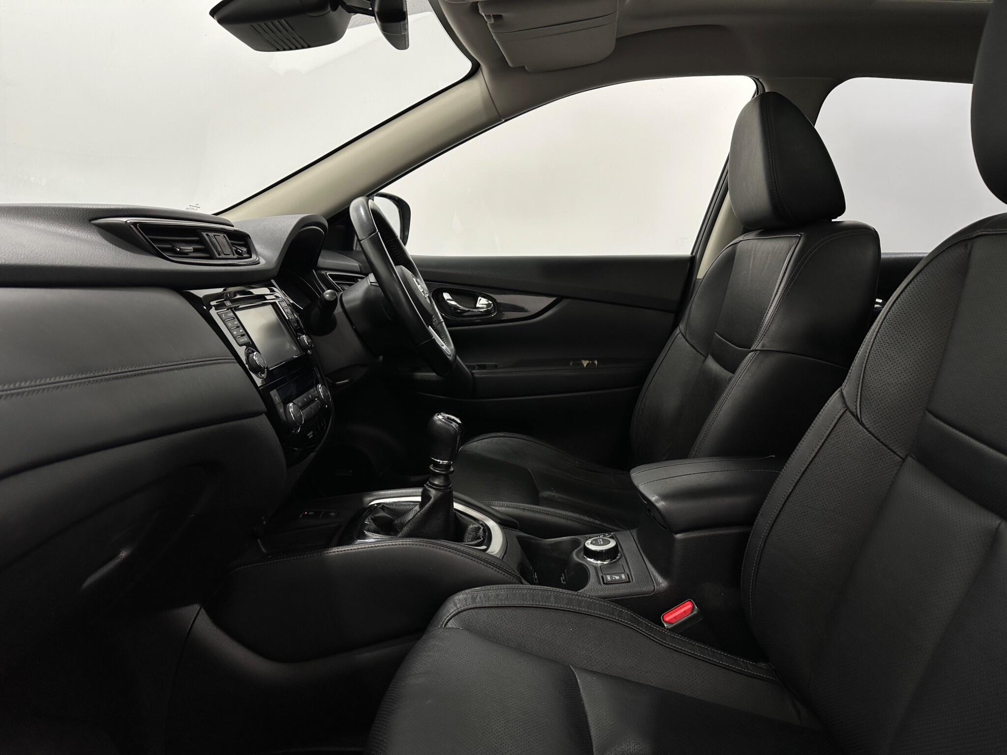 Nissan X-Trail view 35