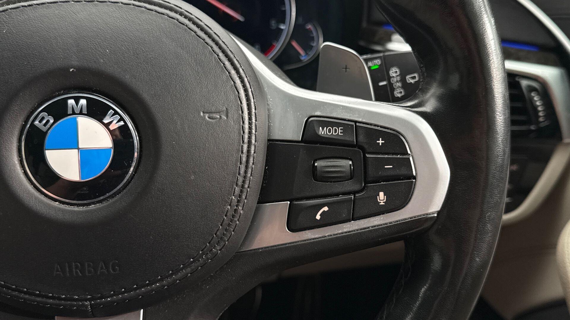 BMW 5 Series view 19