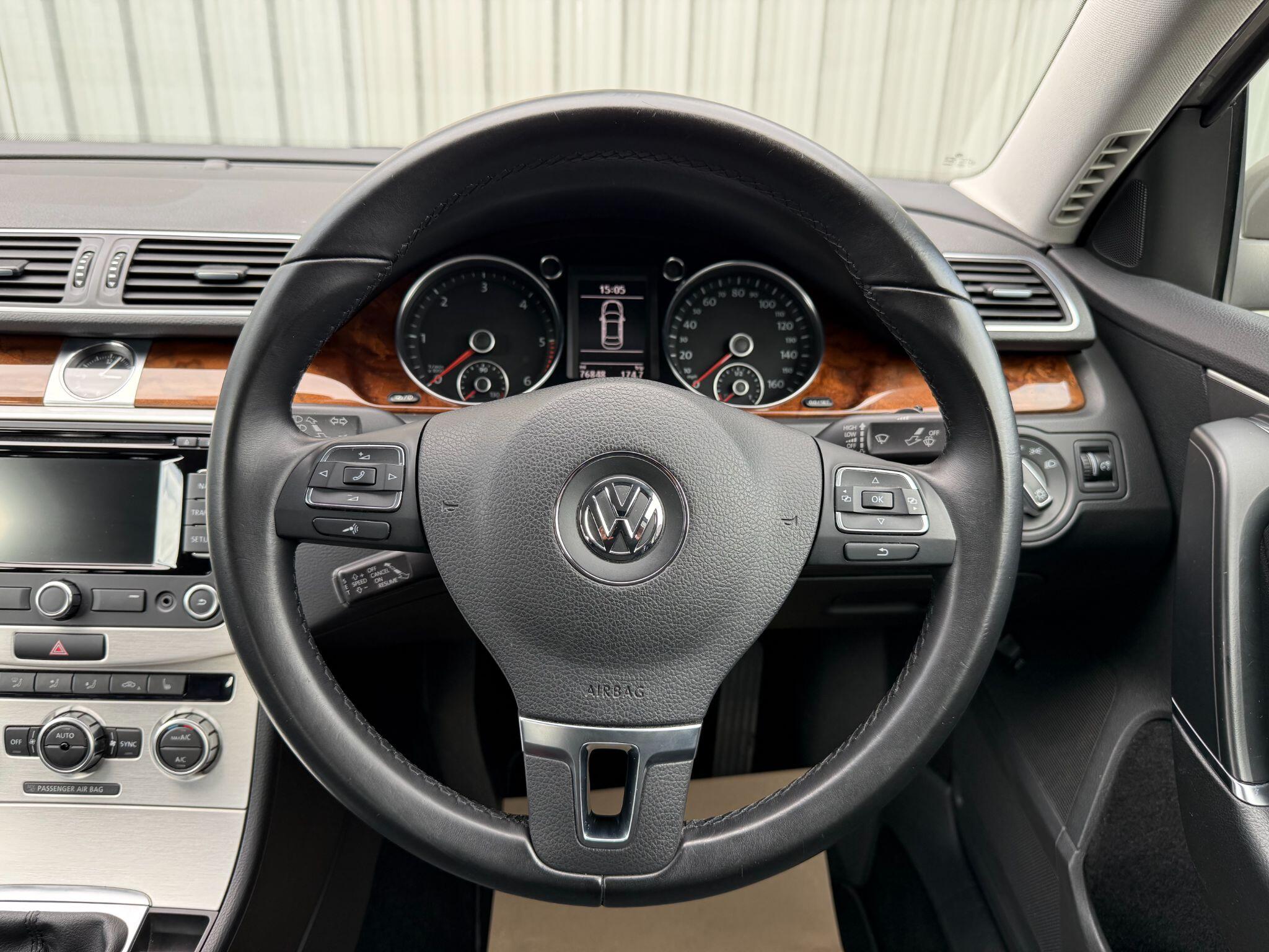 Volkswagen Passat view 24