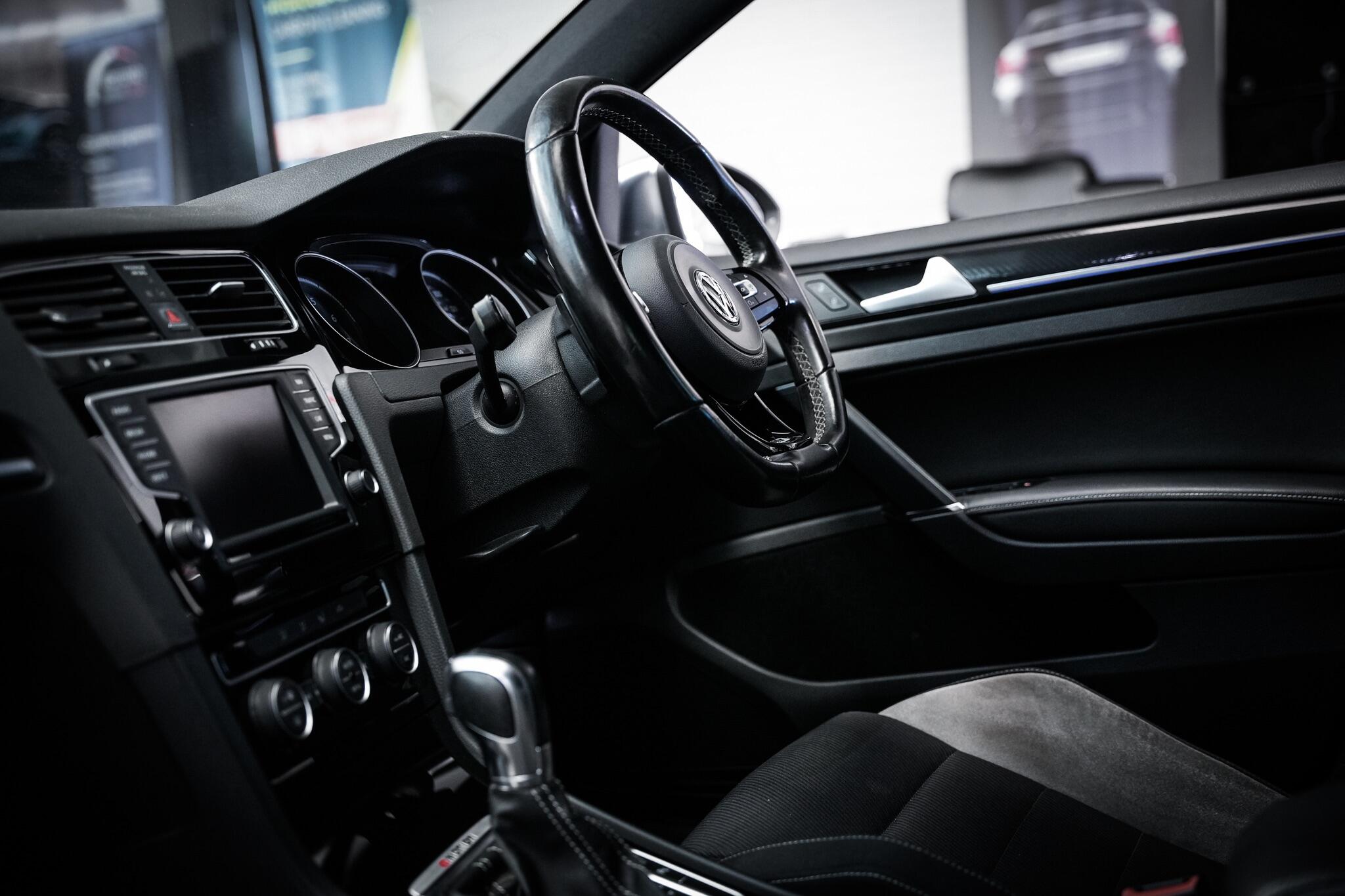 Volkswagen Golf view 3